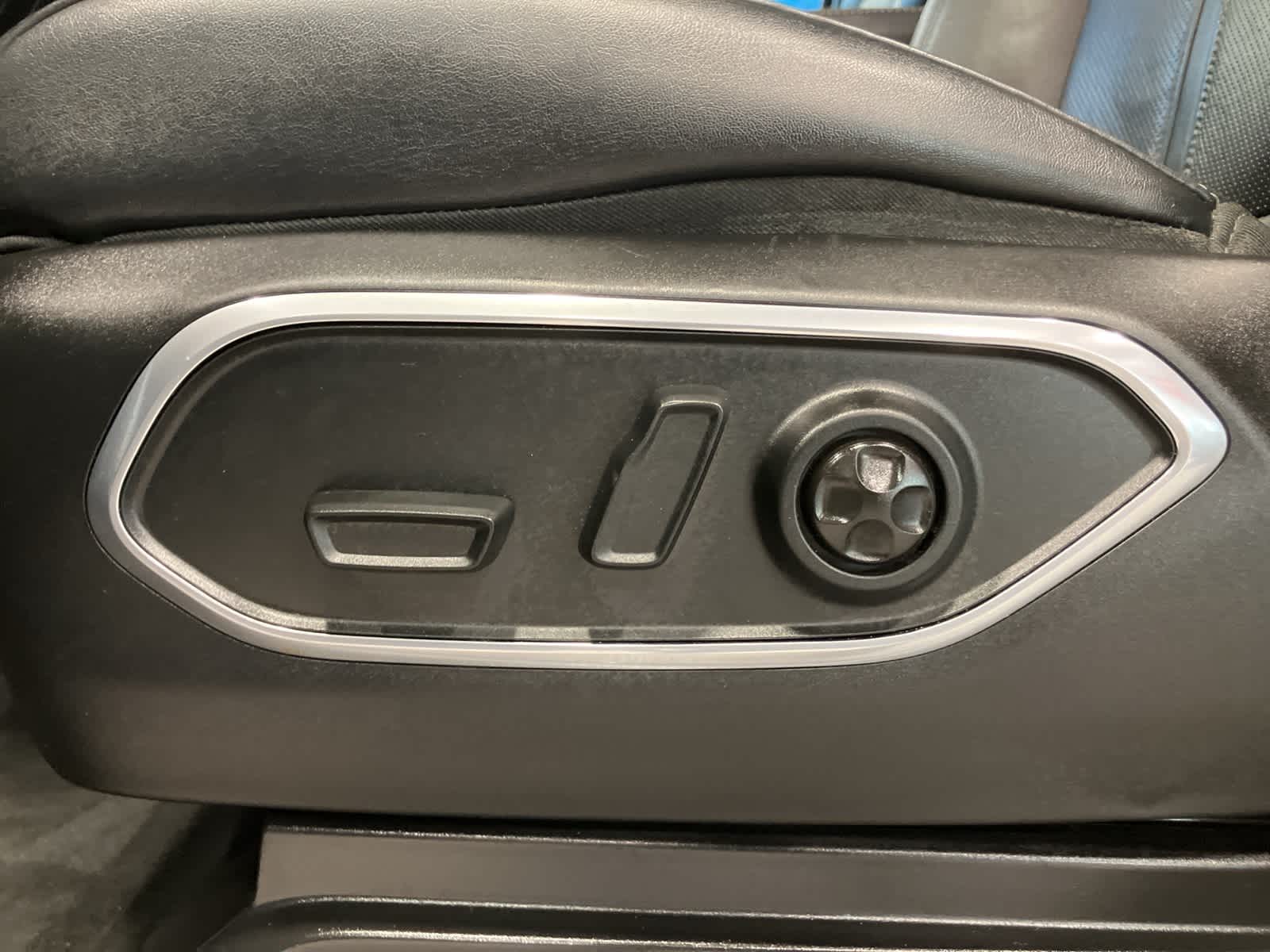 Thumbnail: 2022 Jeep Wagoneer - 13