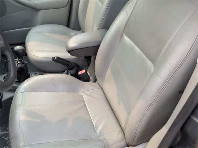 Thumbnail: 2005 Ford Focus - 17