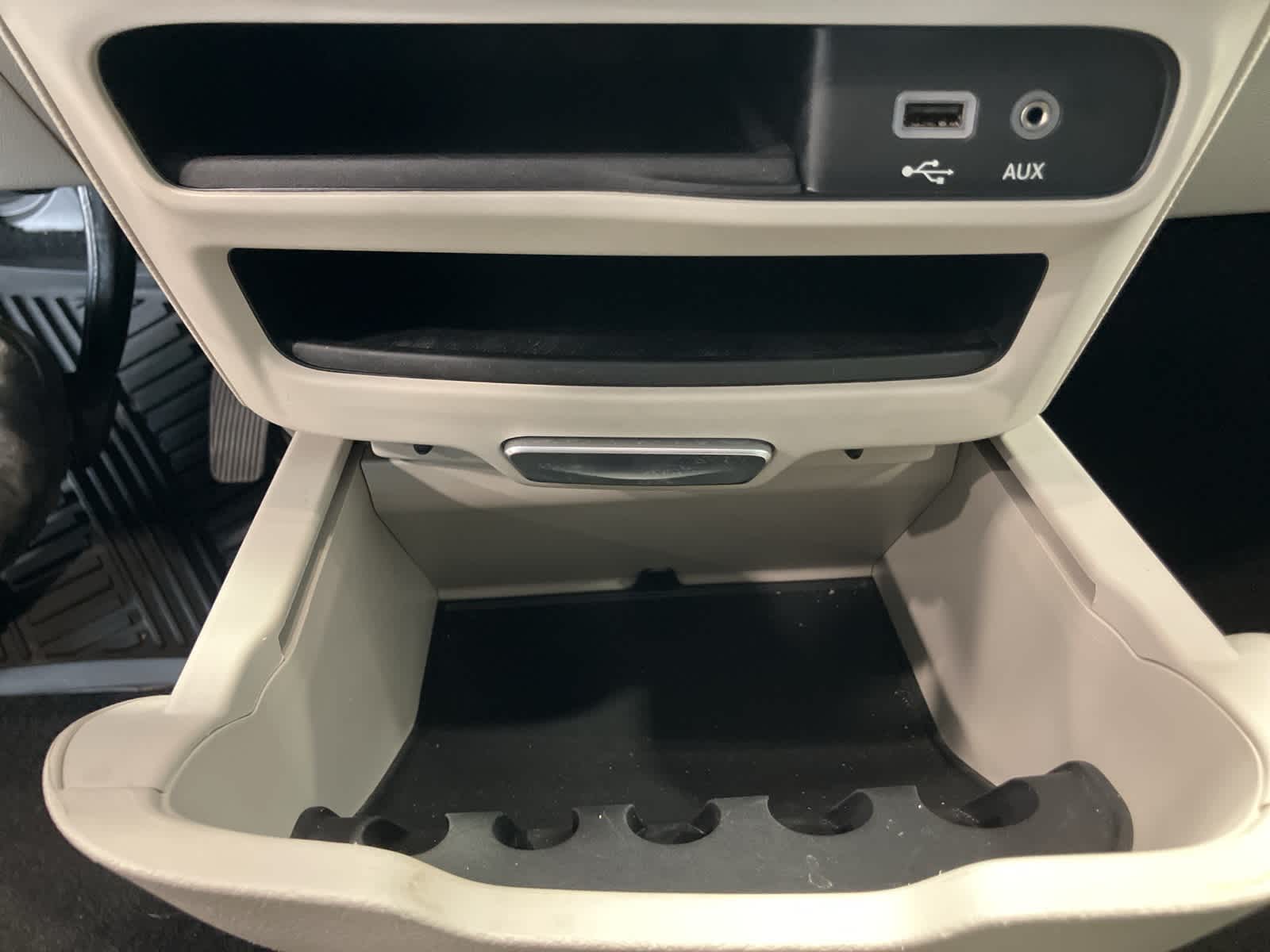 Thumbnail: 2018 Chrysler Pacifica - 19