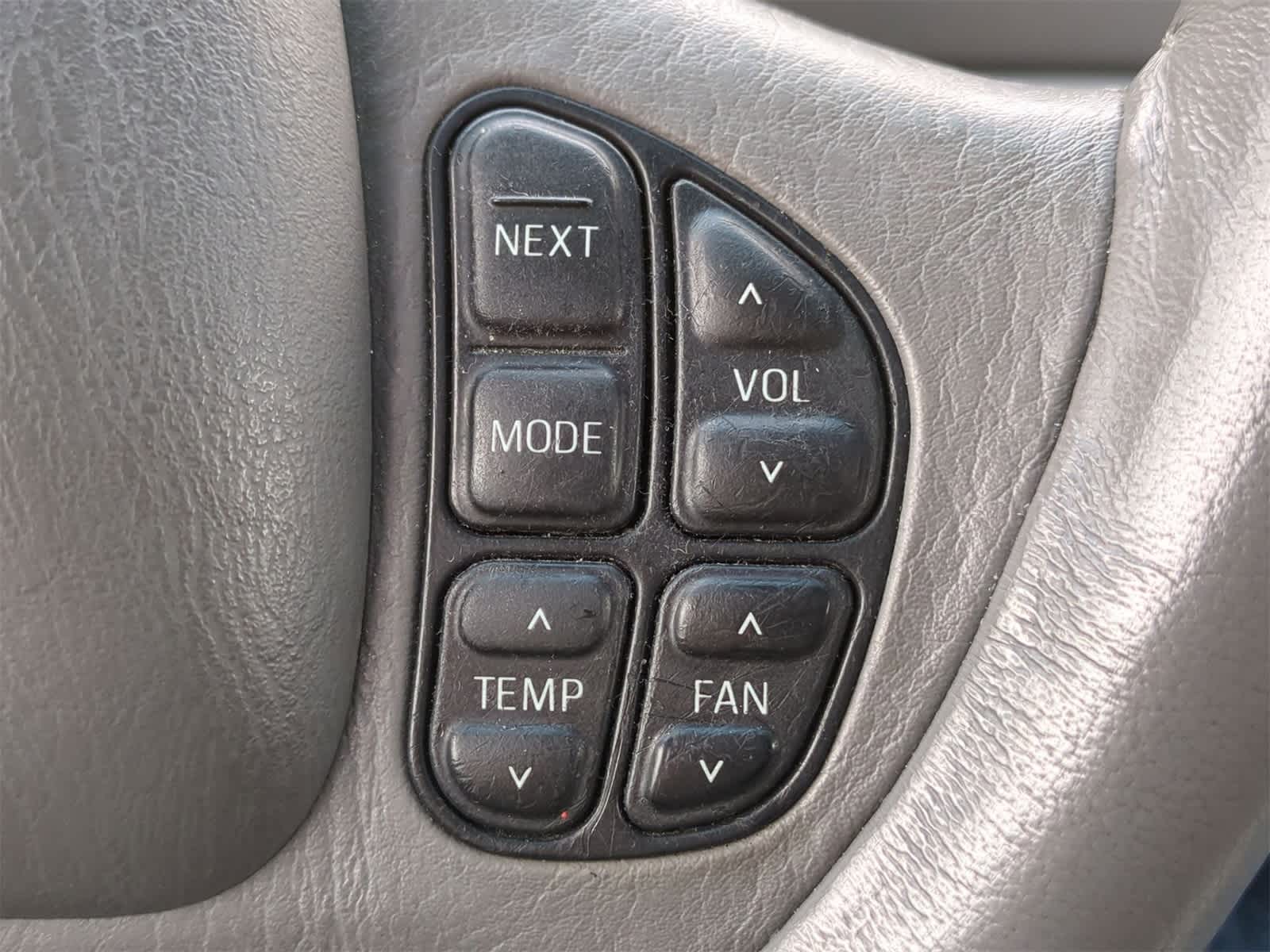 2000 Lincoln Town Car Signature 23