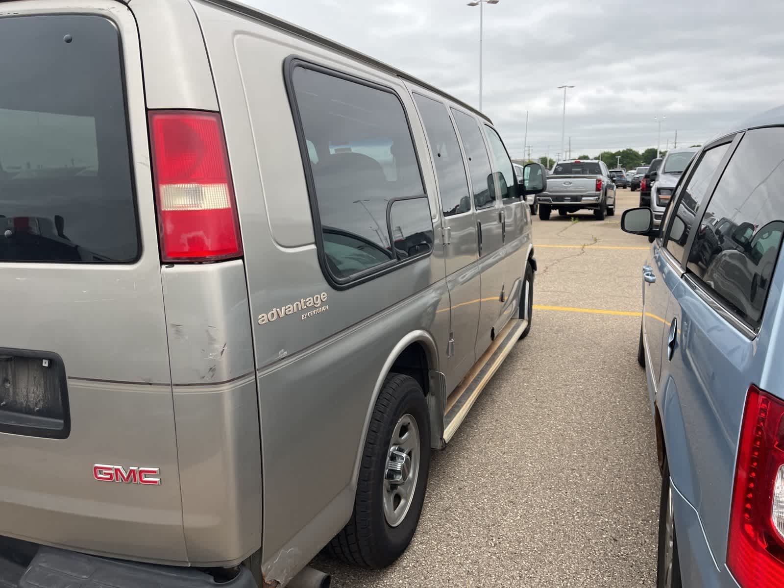 Thumbnail: 2004 GMC Savana - 15
