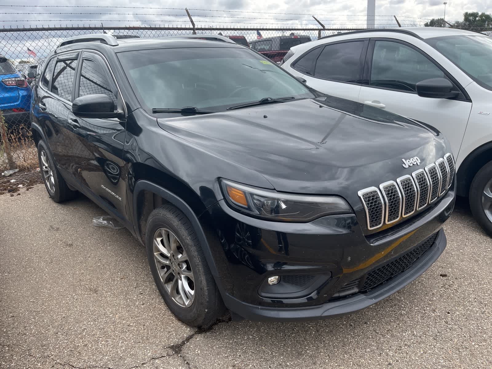 Thumbnail: 2019 Jeep Cherokee - 16