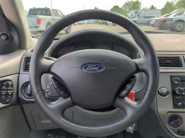 Thumbnail: 2005 Ford Focus - 23