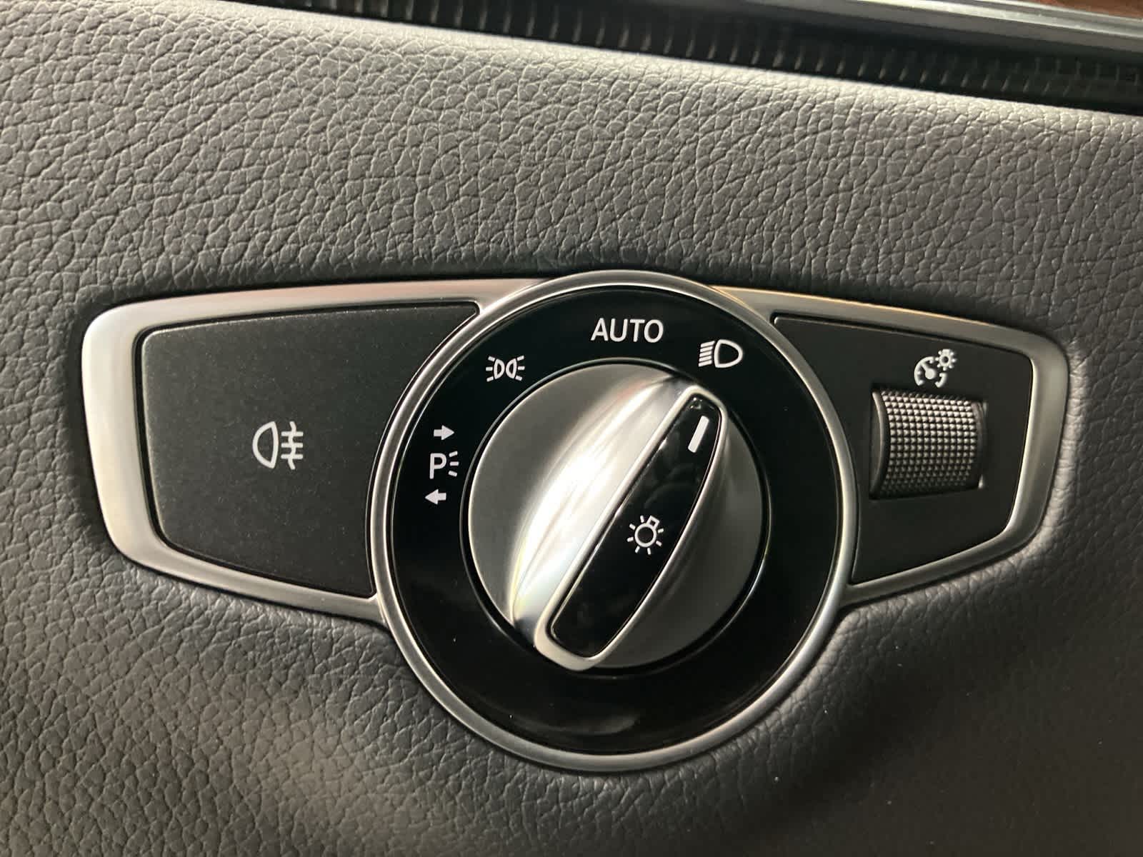 Thumbnail: 2022 Mercedes-Benz E-Class - 18