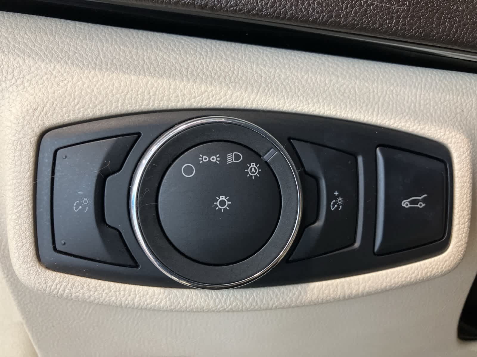 Thumbnail: 2016 Lincoln MKC - 16