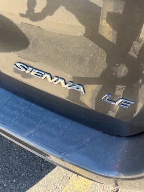 2004 Toyota Sienna LE 5