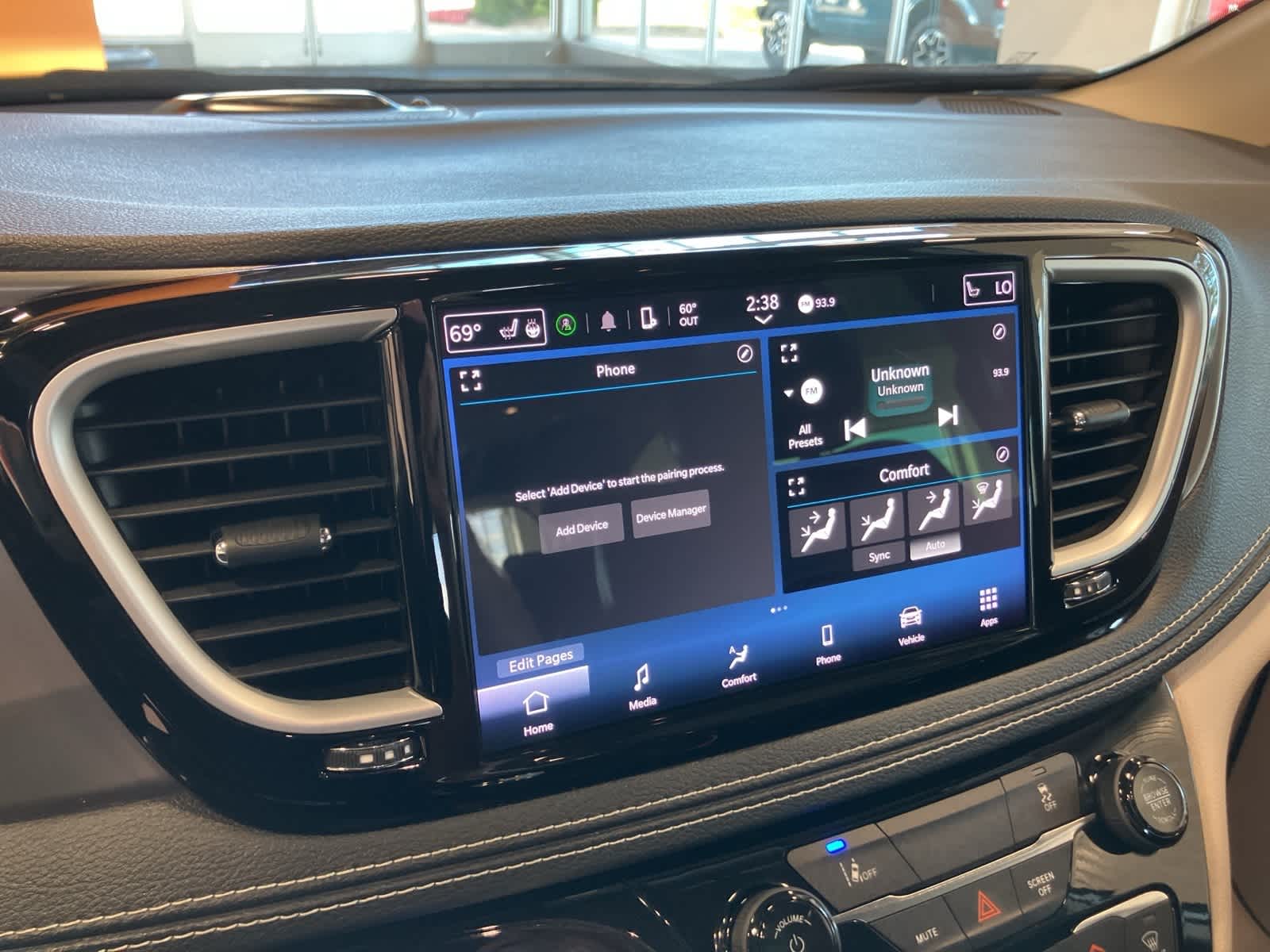 Thumbnail: 2022 Chrysler Pacifica - 21