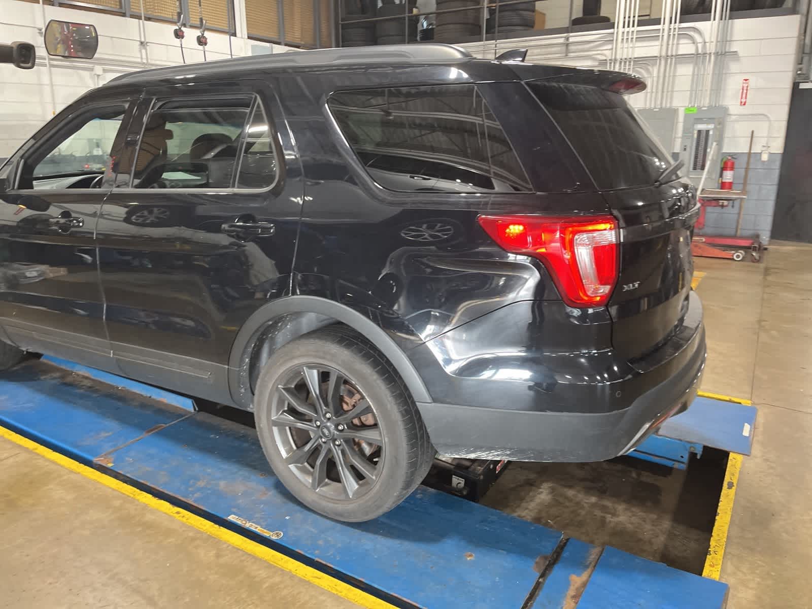 Thumbnail: 2017 Ford Explorer - 8