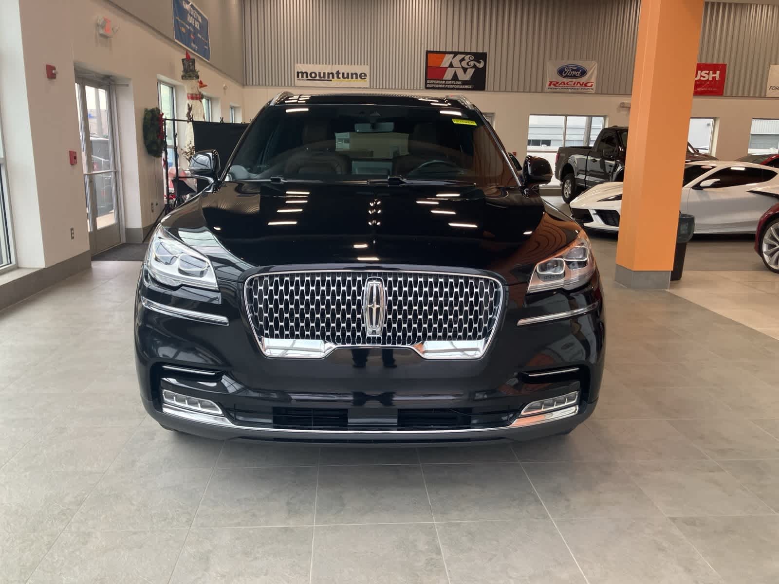 Thumbnail: 2023 Lincoln Aviator - 2