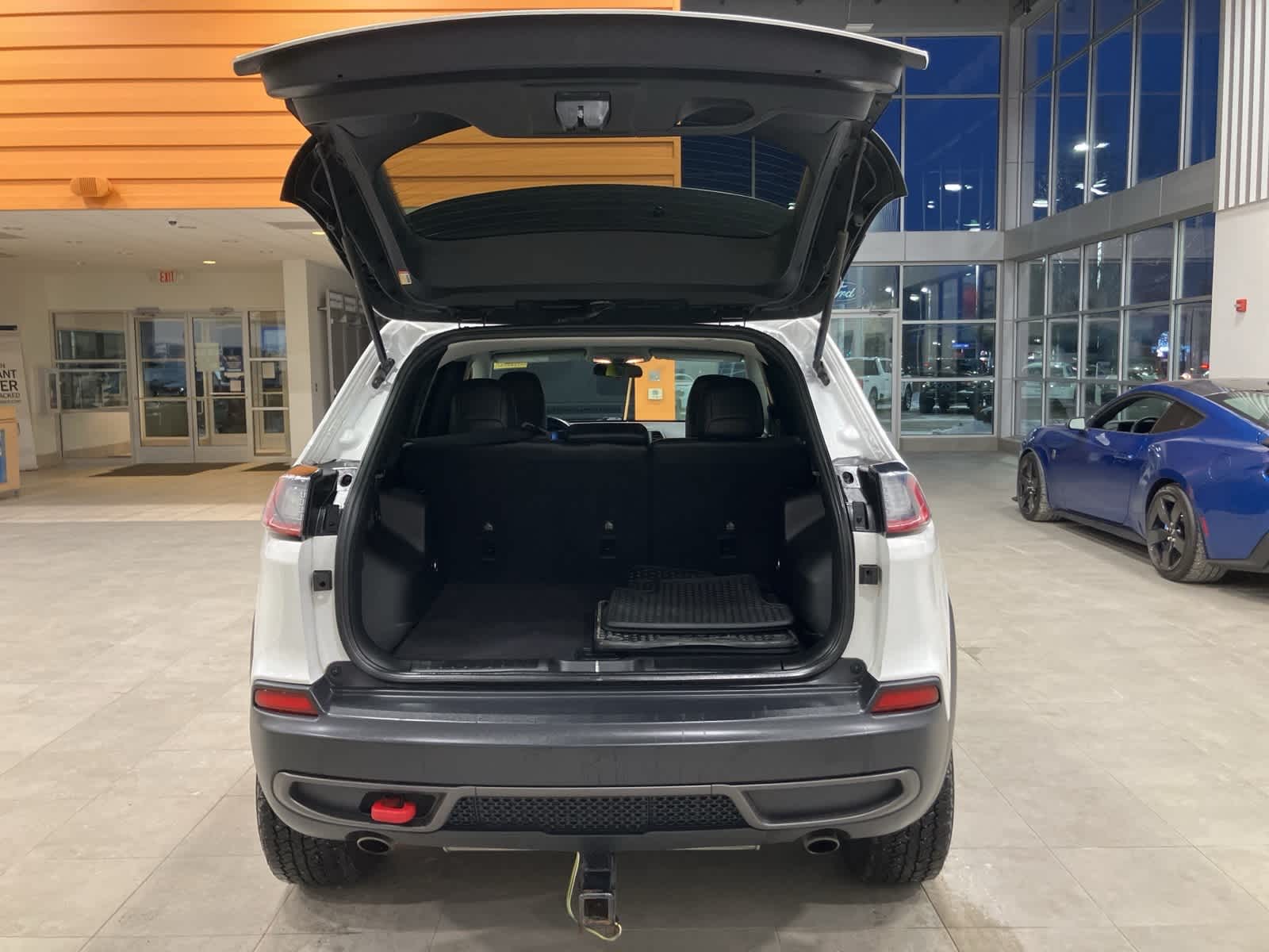 Thumbnail: 2020 Jeep Cherokee - 25