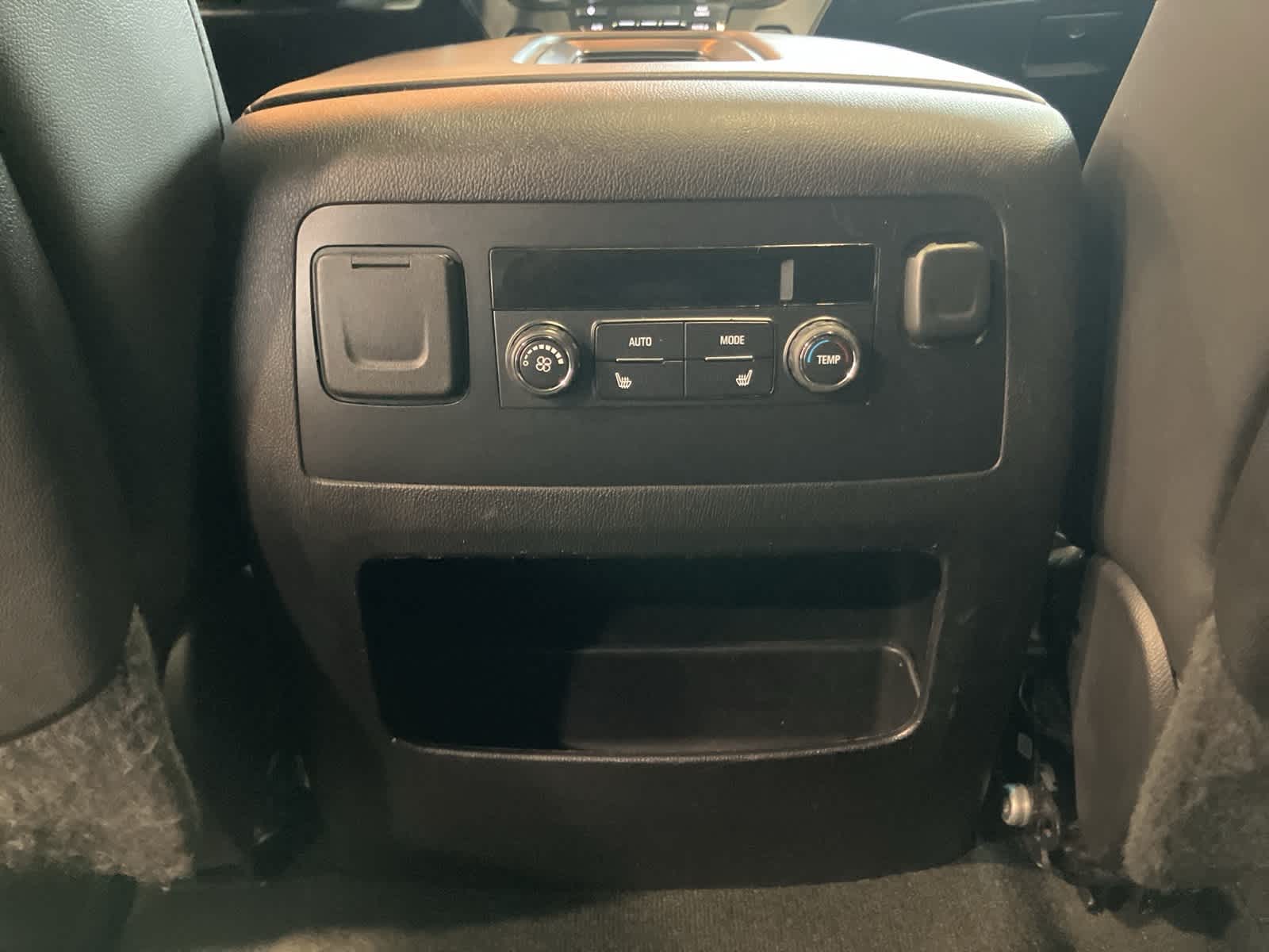 Thumbnail: 2015 Chevrolet Tahoe - 29