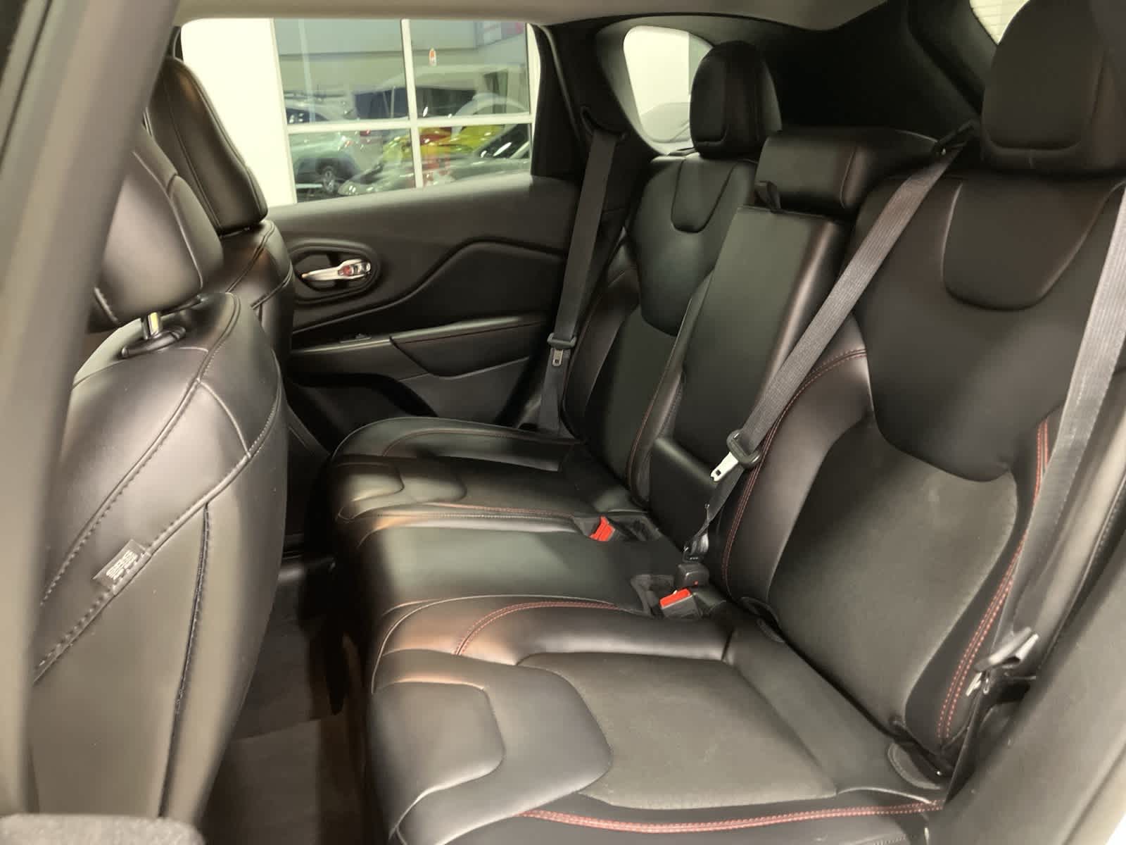 Thumbnail: 2020 Jeep Cherokee - 23