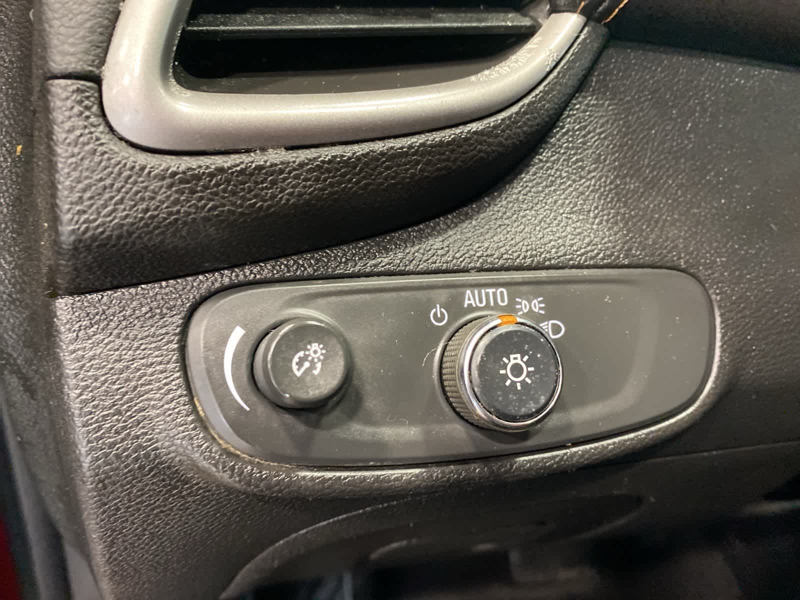 Thumbnail: 2020 Chevrolet Trax - 18