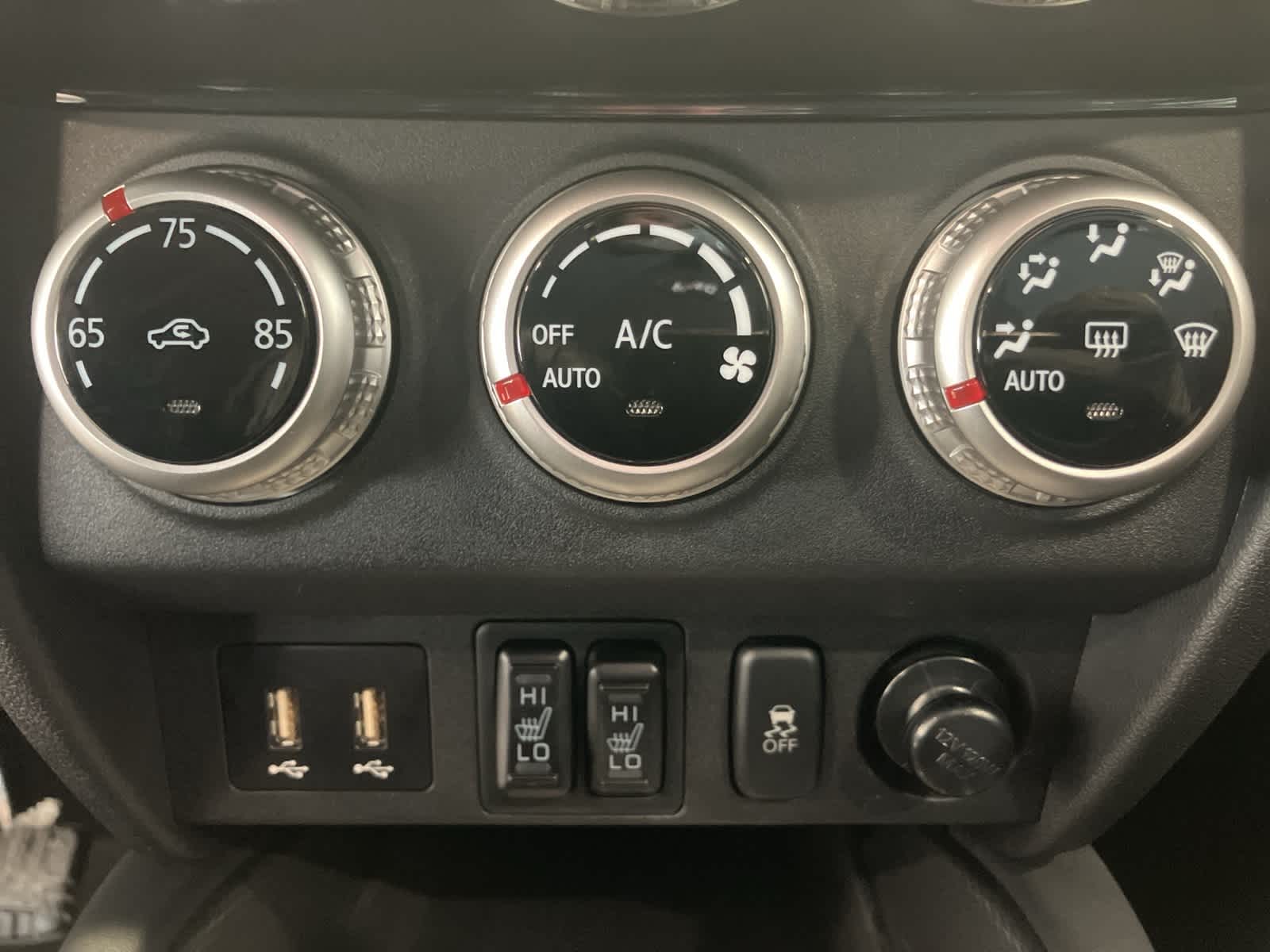 Thumbnail: 2025 Mitsubishi Outlander Sport - 17