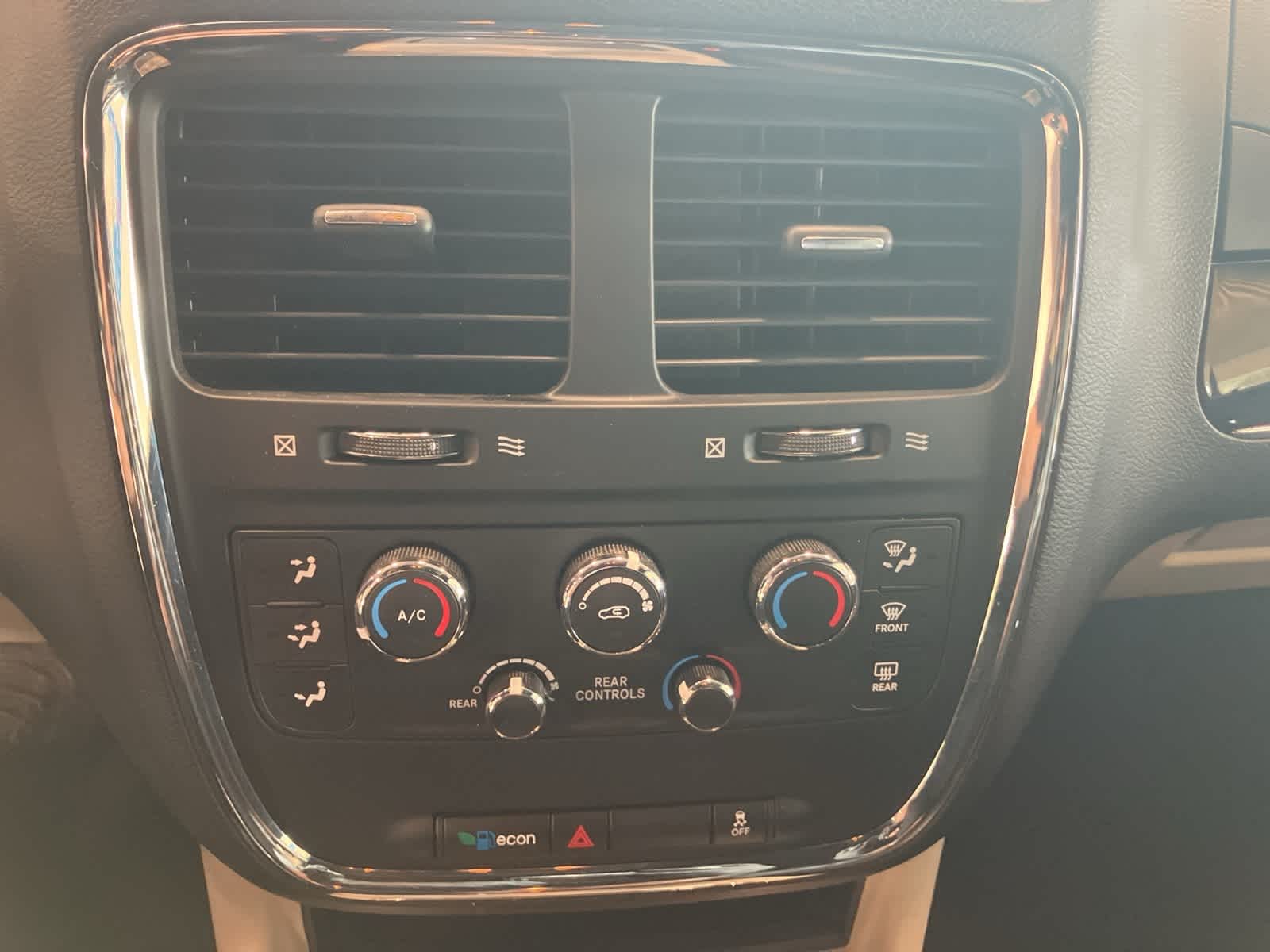 Thumbnail: 2017 Dodge Grand Caravan - 15