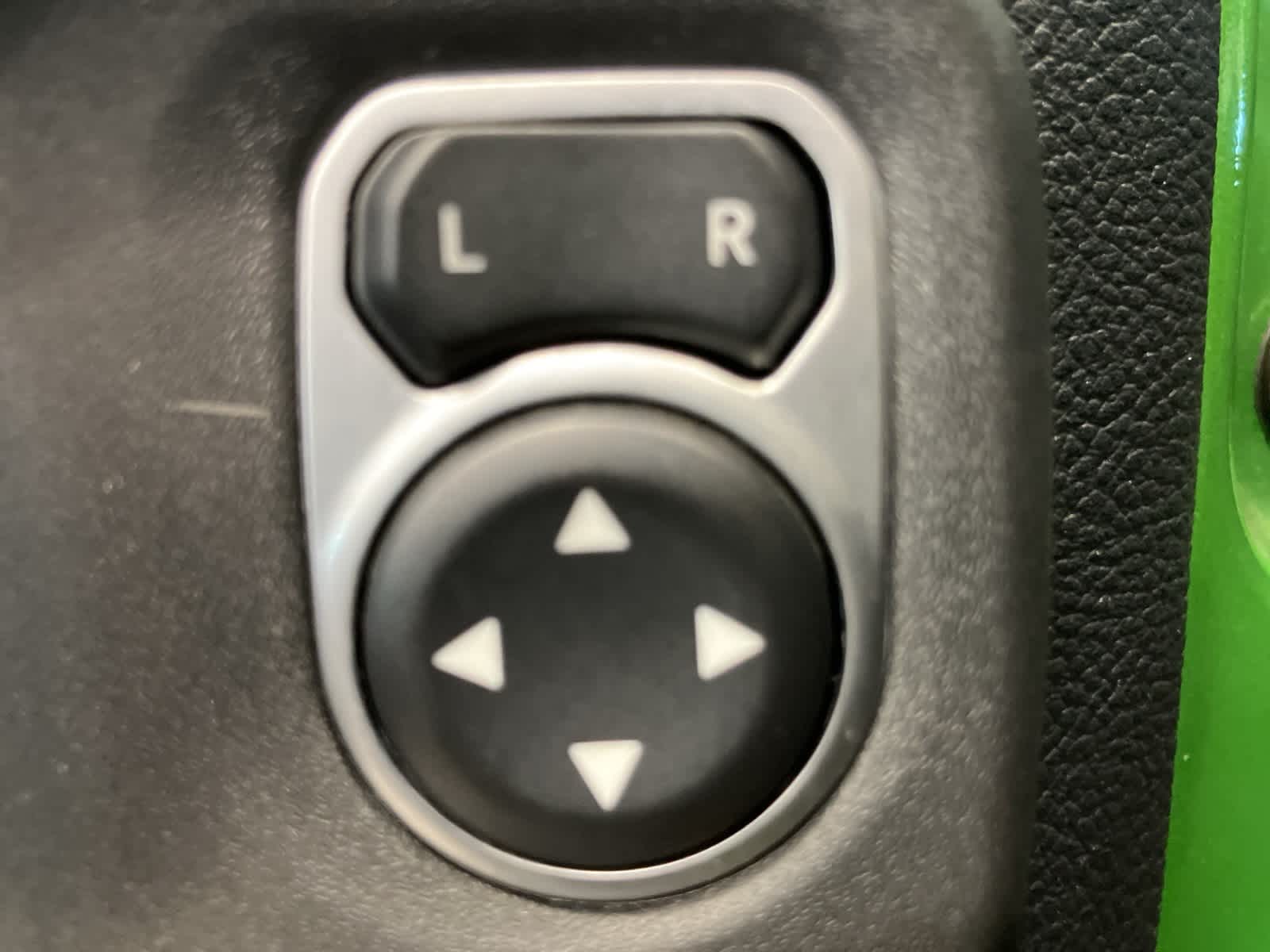 Thumbnail: 2019 Jeep Wrangler - 14