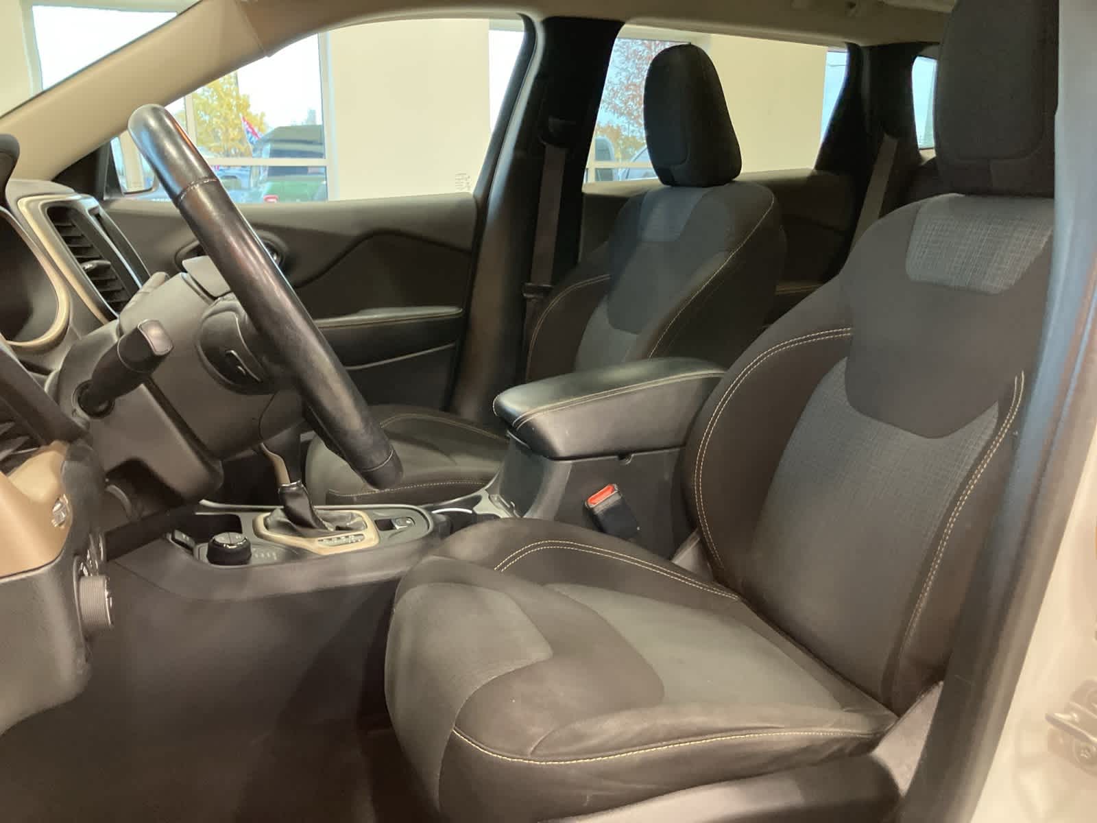 Thumbnail: 2016 Jeep Cherokee - 12