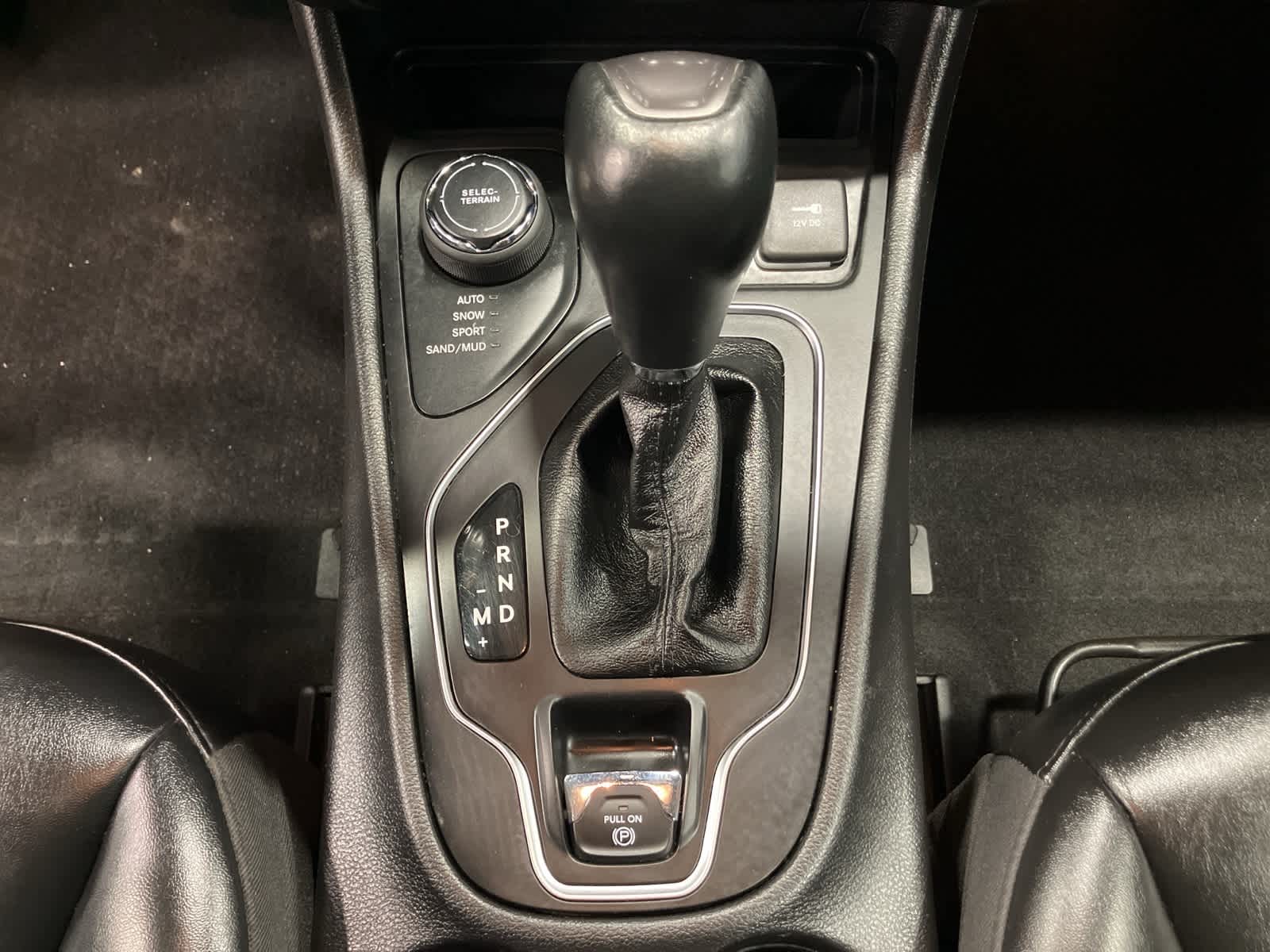 Thumbnail: 2020 Jeep Cherokee - 15