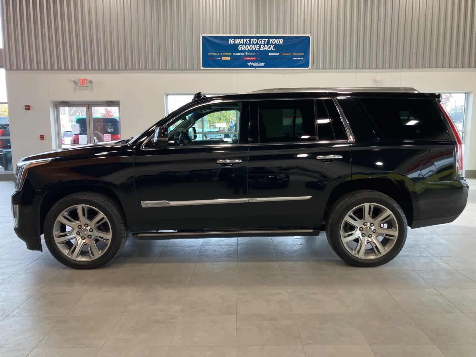 Thumbnail: 2017 Cadillac Escalade - 8