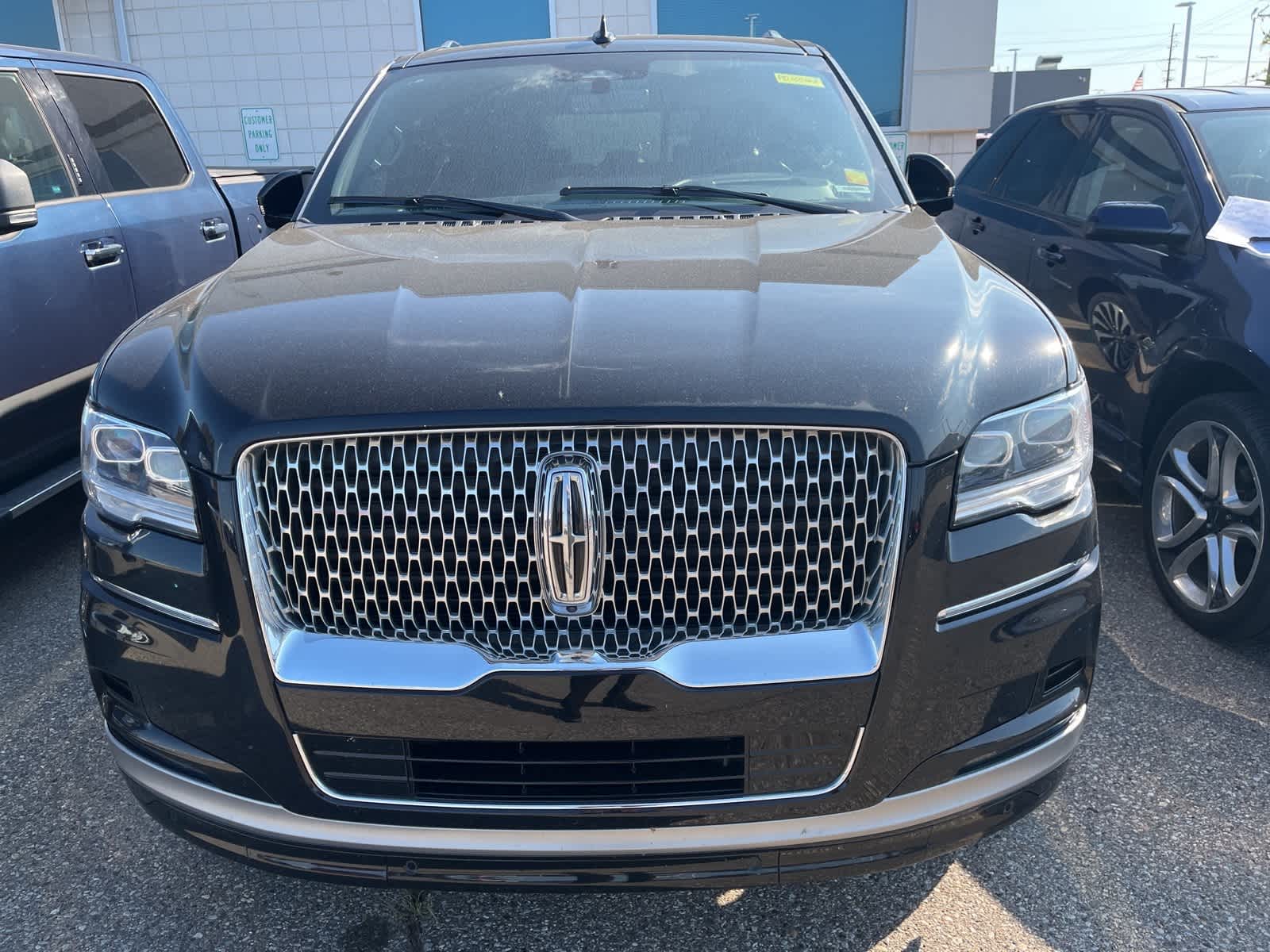 Thumbnail: 2023 Lincoln Navigator - 21