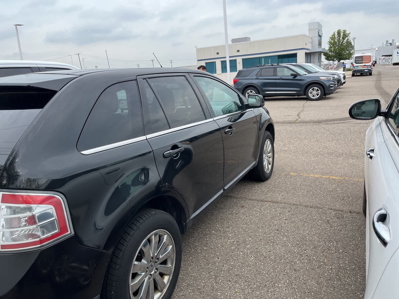 Thumbnail: 2010 Ford Edge - 16