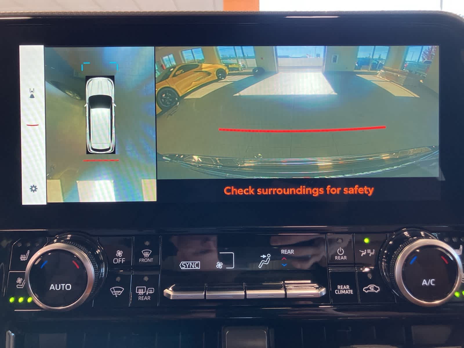 Thumbnail: 2023 Toyota Highlander - 25