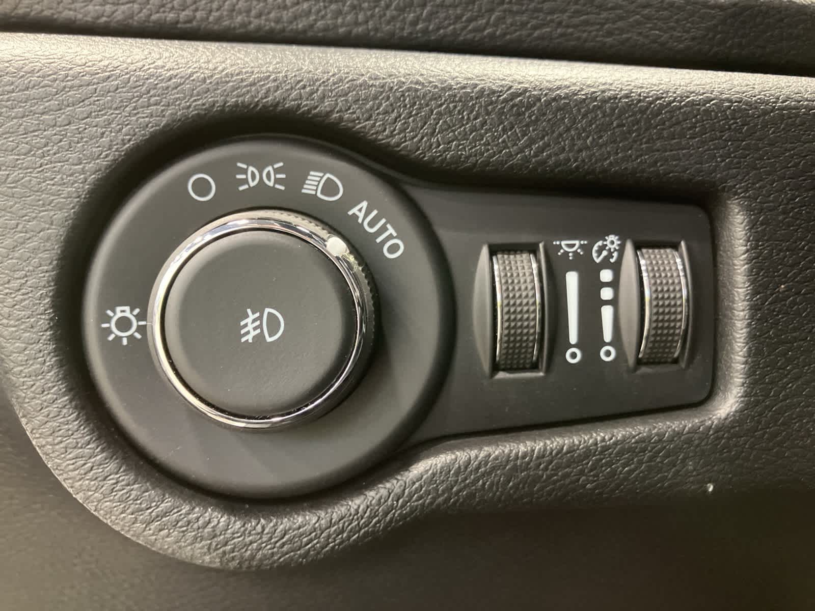 Thumbnail: 2026 Chrysler Pacifica - 16