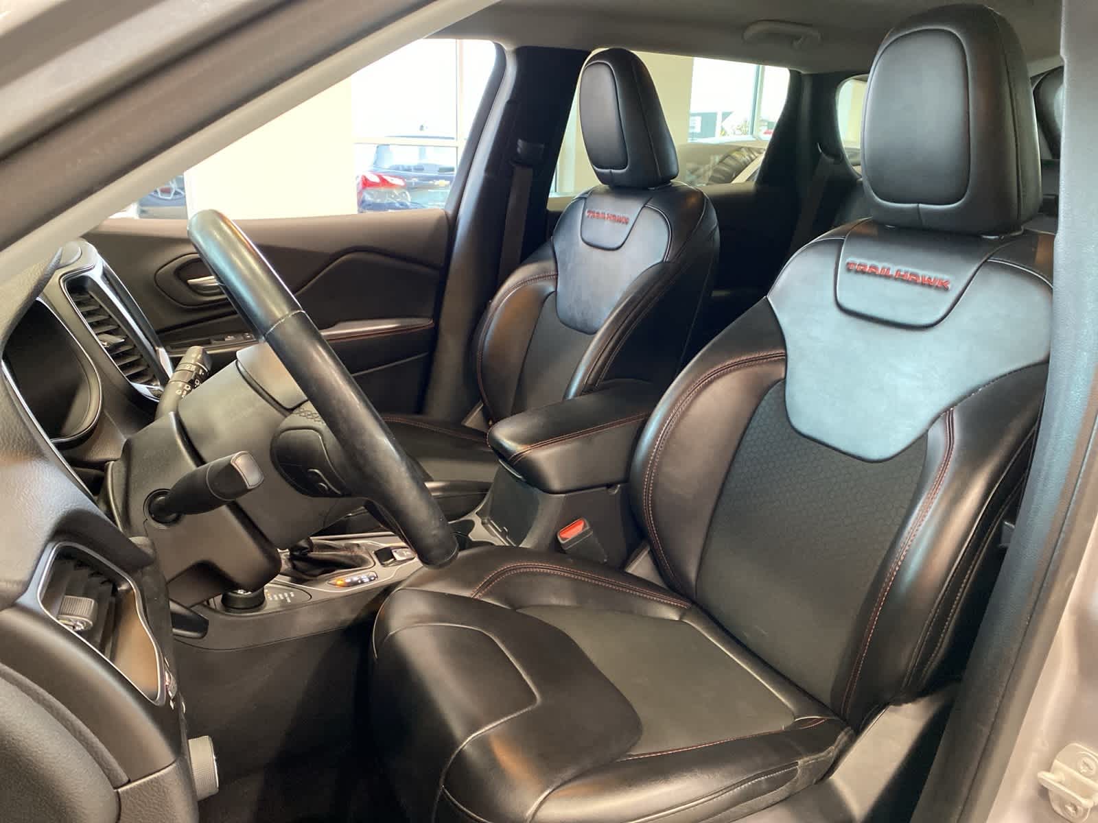 Thumbnail: 2020 Jeep Cherokee - 11