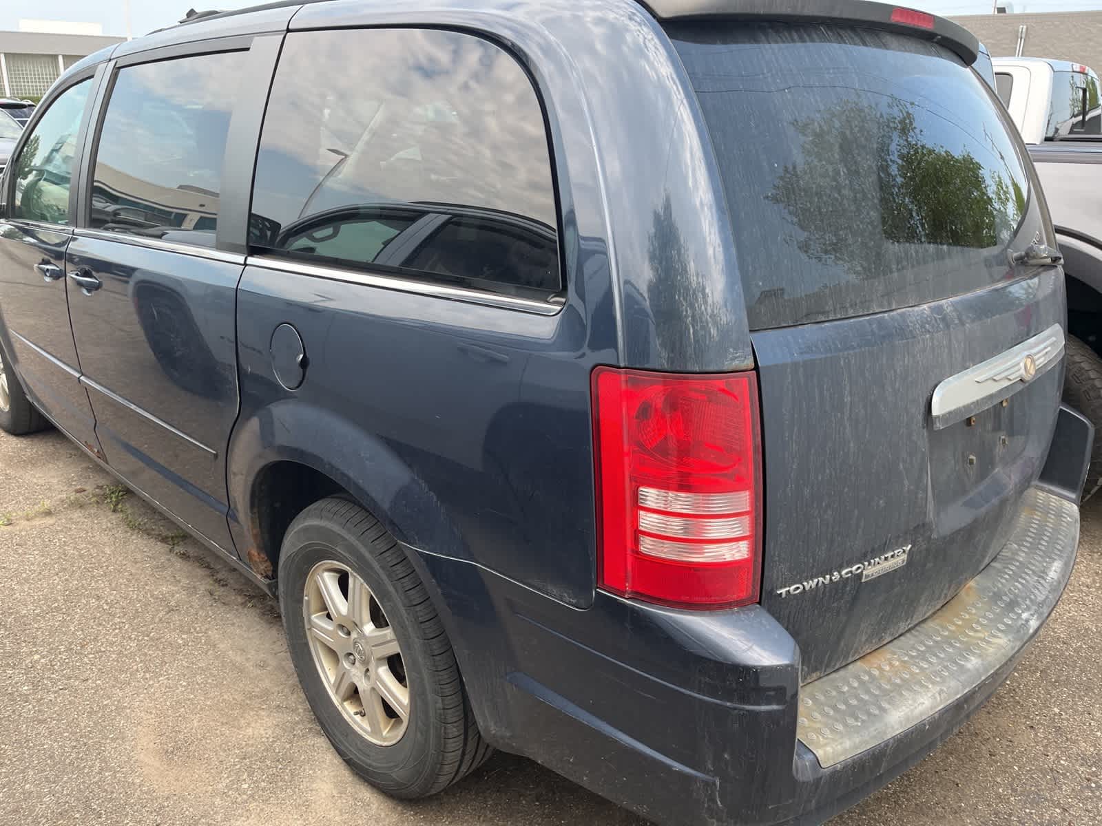 Thumbnail: 2008 Chrysler Town & Country - 9