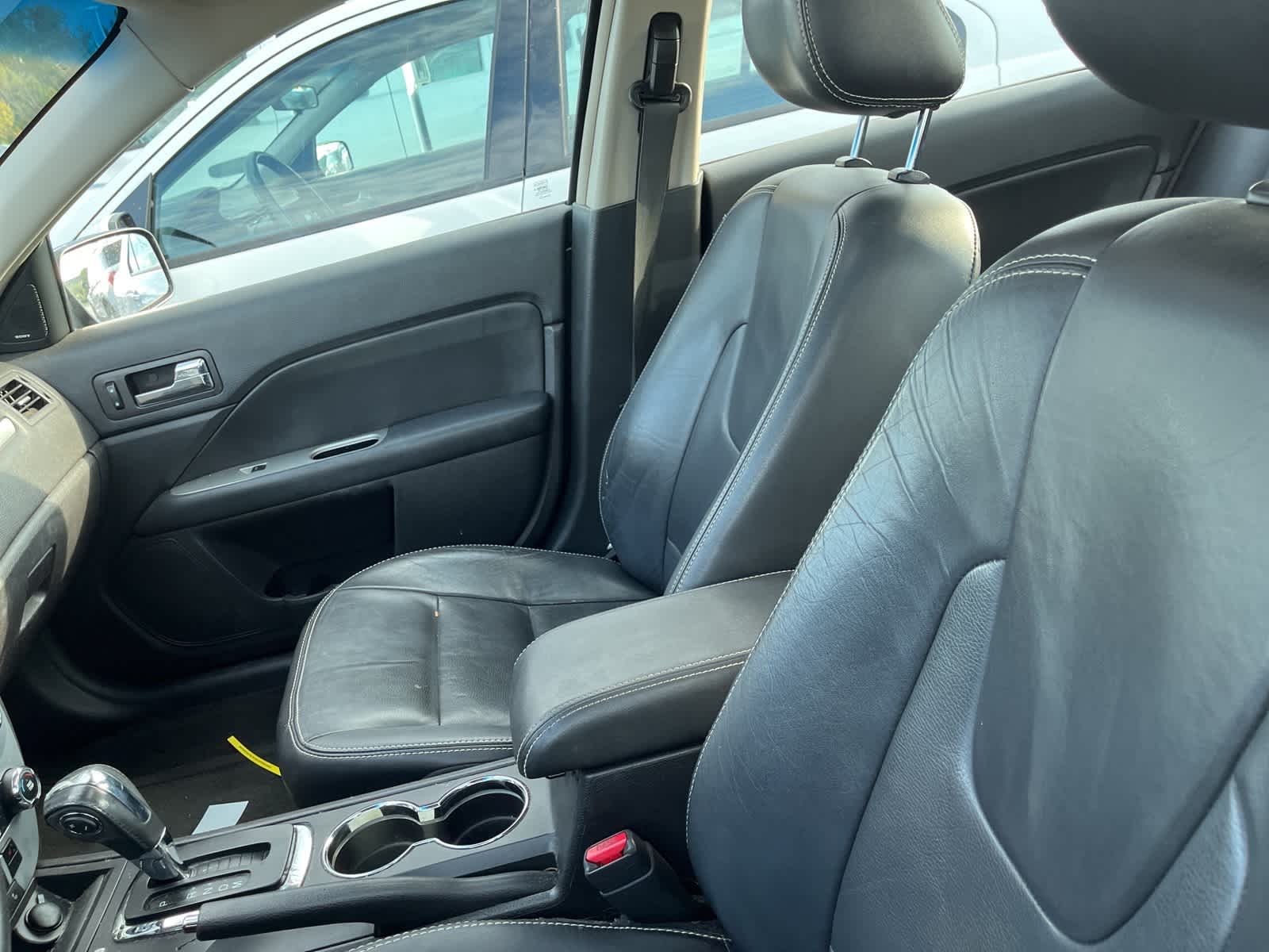 Thumbnail: 2011 Ford Fusion - 24