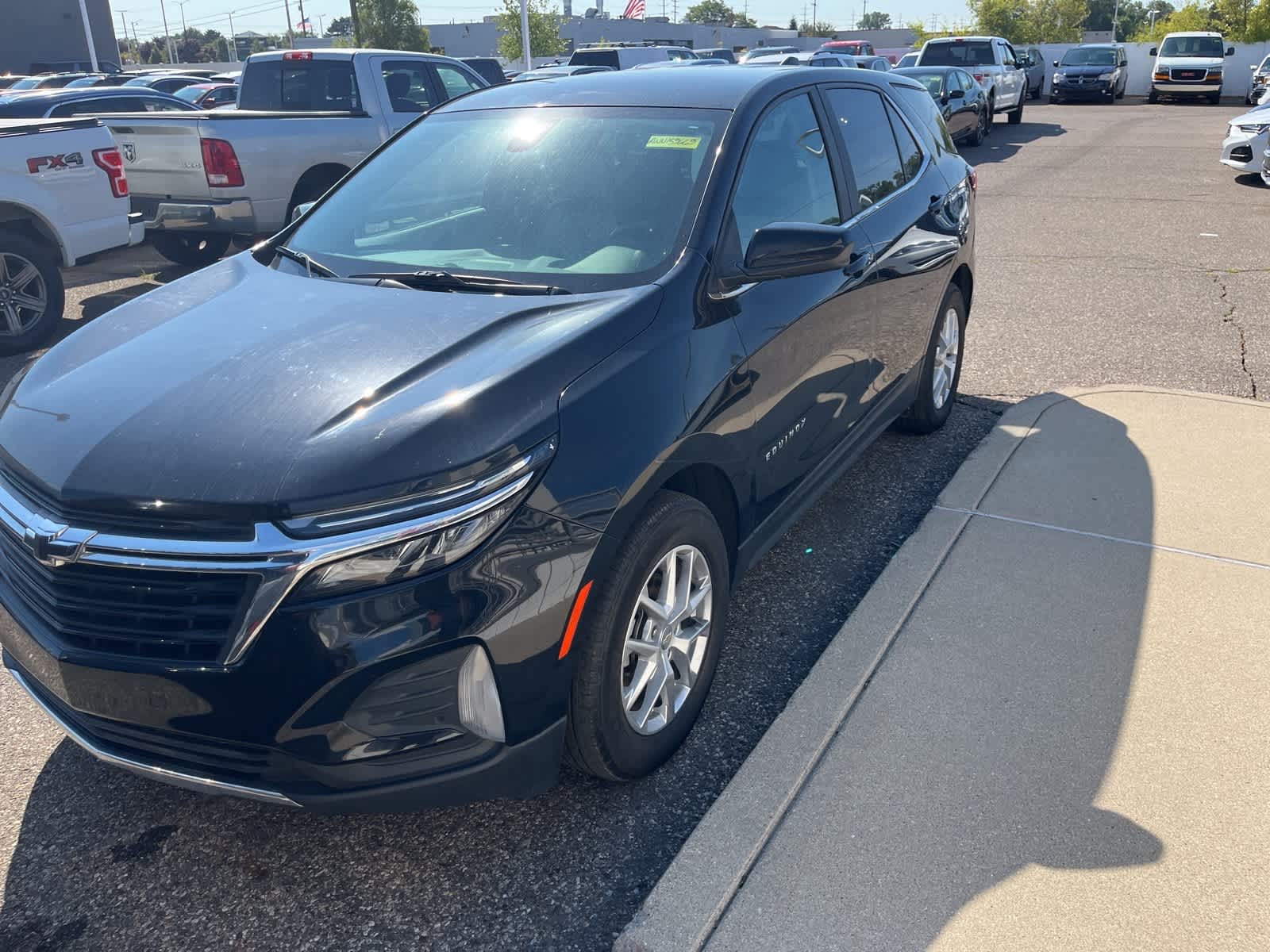 Thumbnail: 2022 Chevrolet Equinox - 4