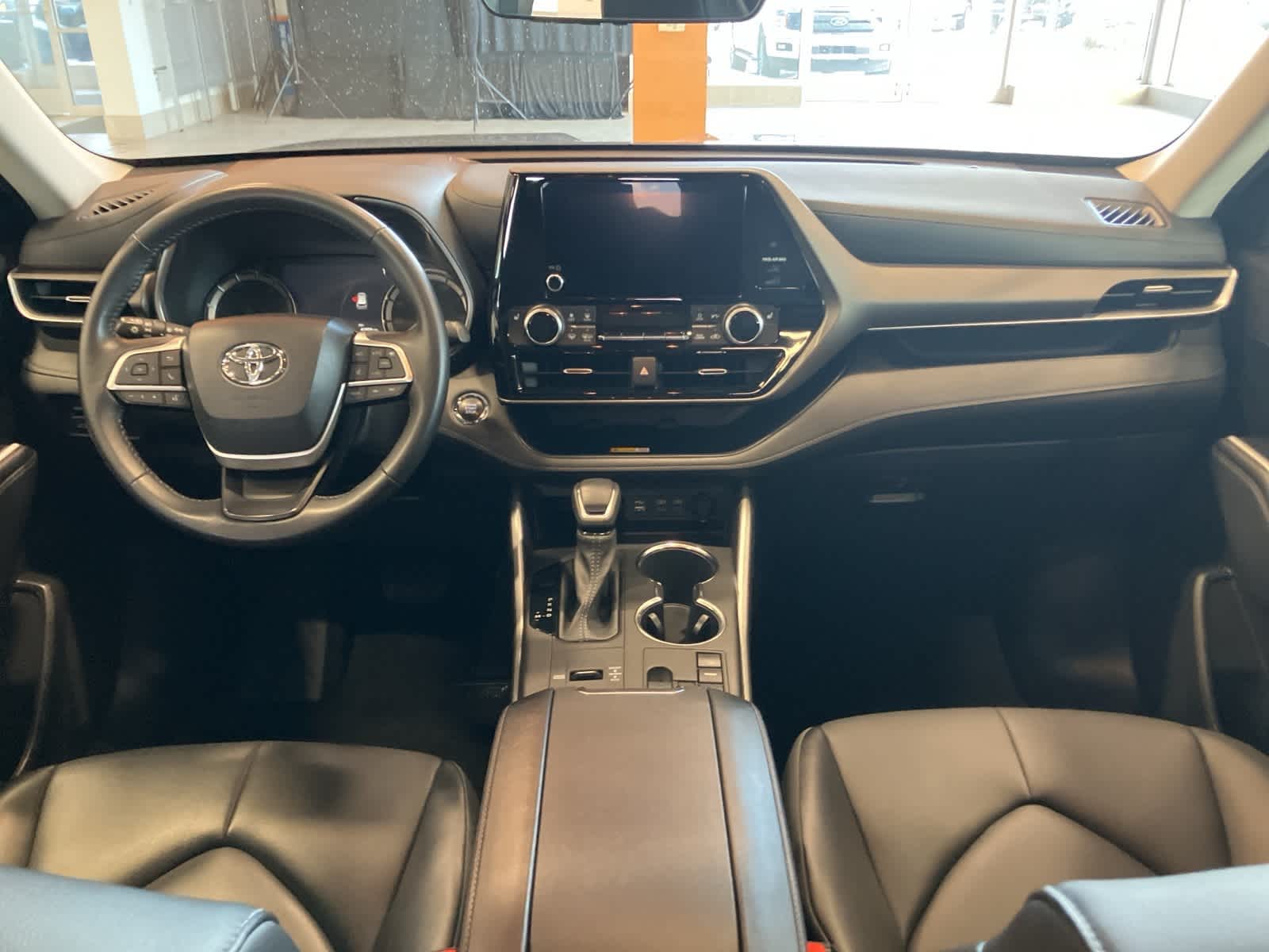 Thumbnail: 2023 Toyota Highlander - 26