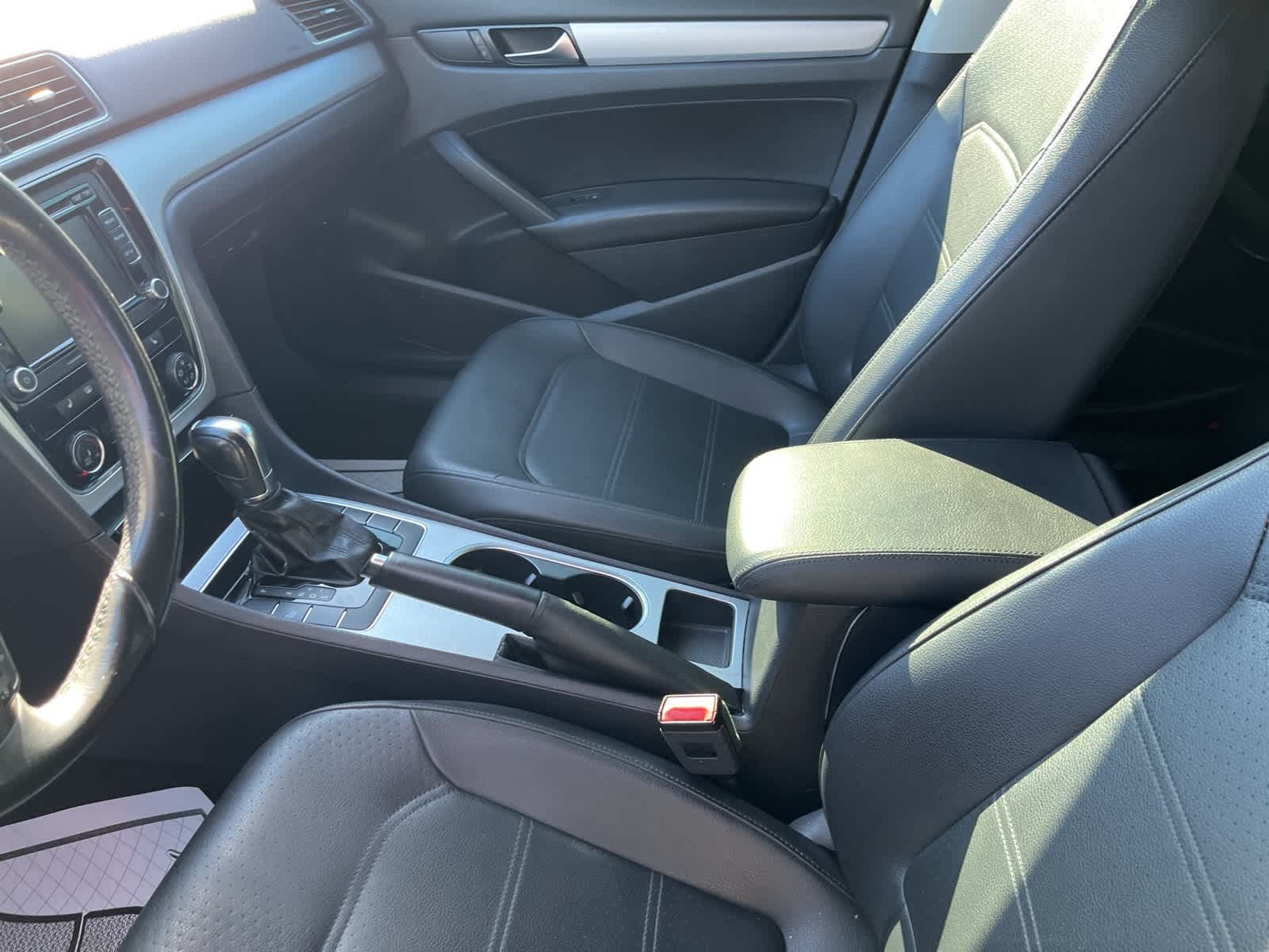 Thumbnail: 2013 Volkswagen Passat - 25