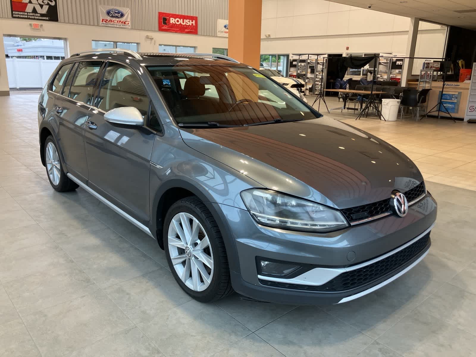 Thumbnail: 2017 Volkswagen Golf - 3