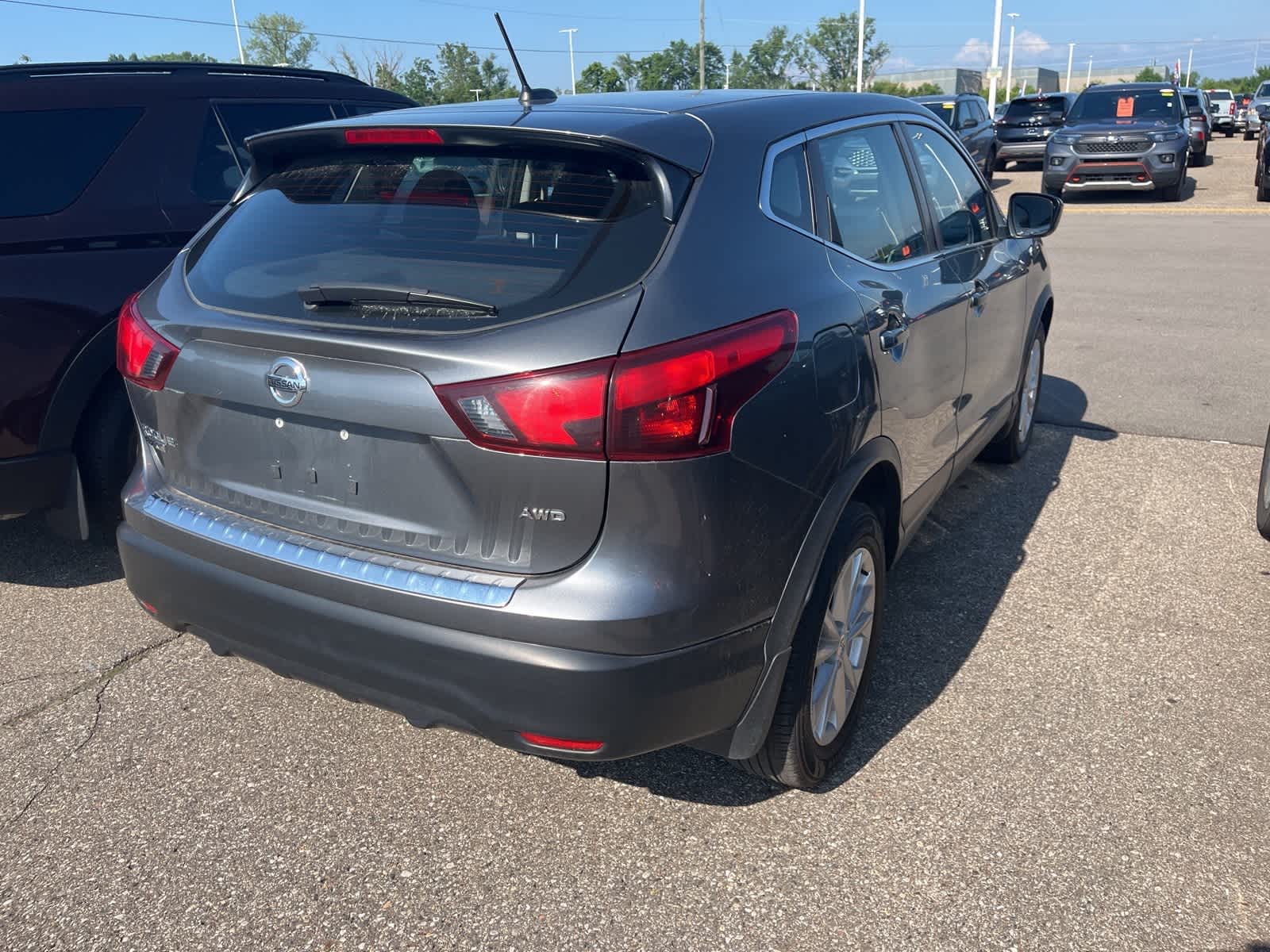 Thumbnail: 2017 Nissan Rogue Sport - 14