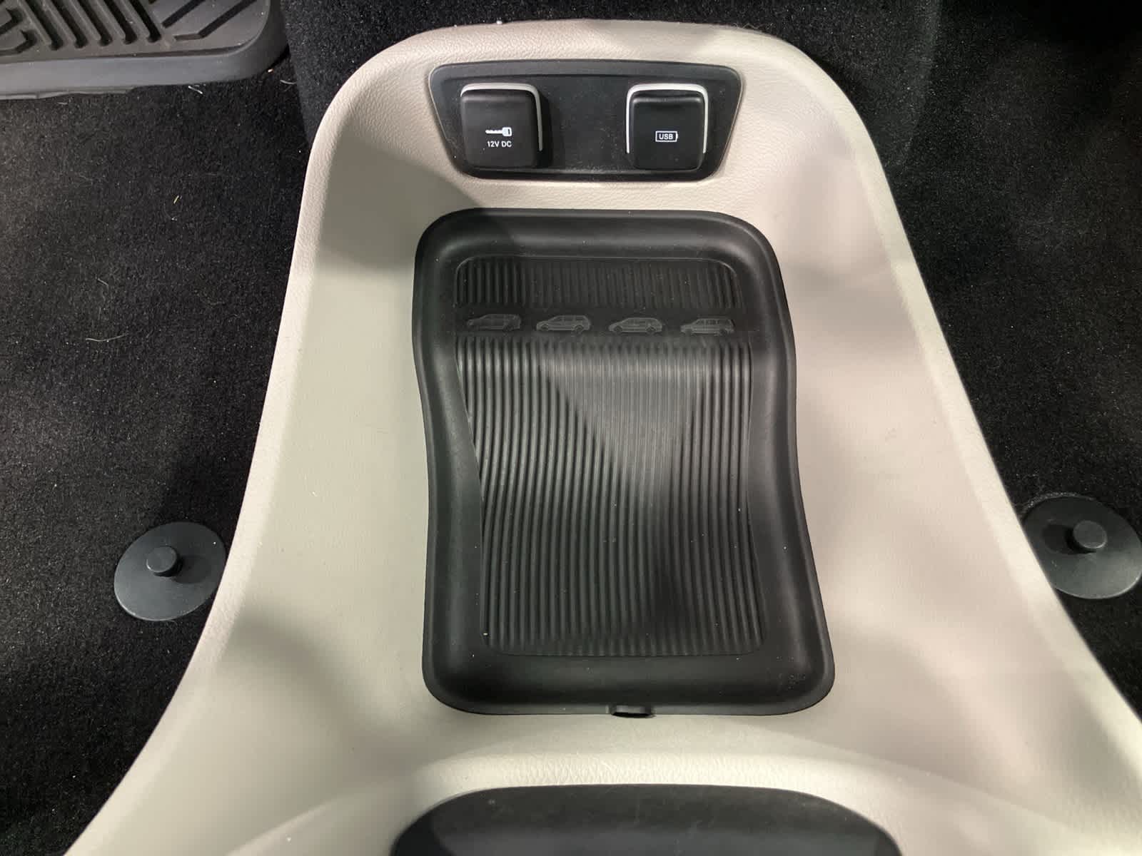 Thumbnail: 2018 Chrysler Pacifica - 15