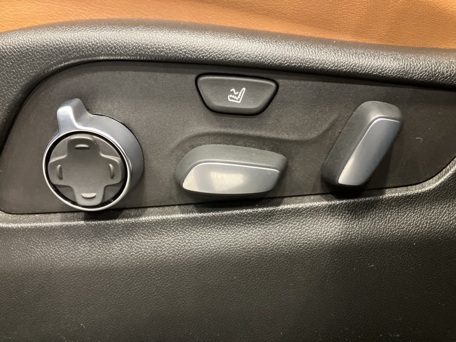 Thumbnail: 2023 Cadillac XT4 - 13