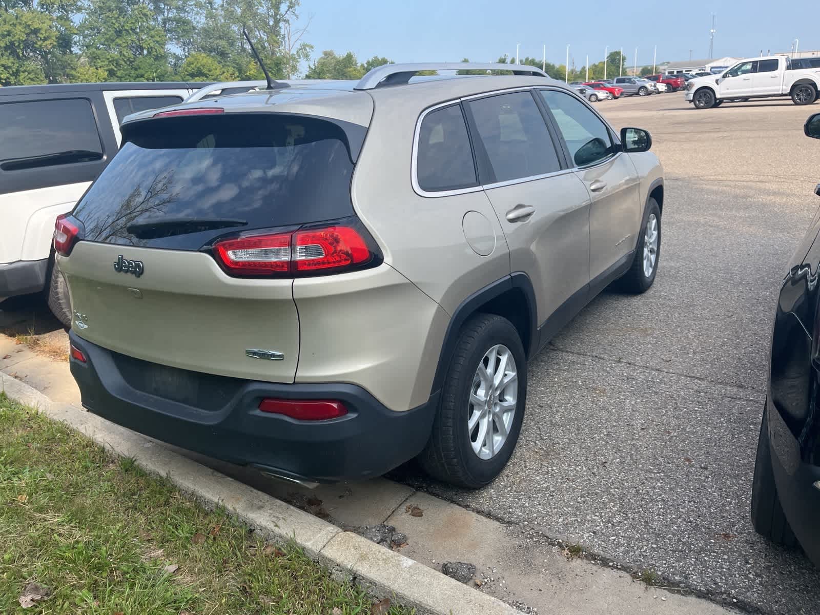 Thumbnail: 2015 Jeep Cherokee - 13