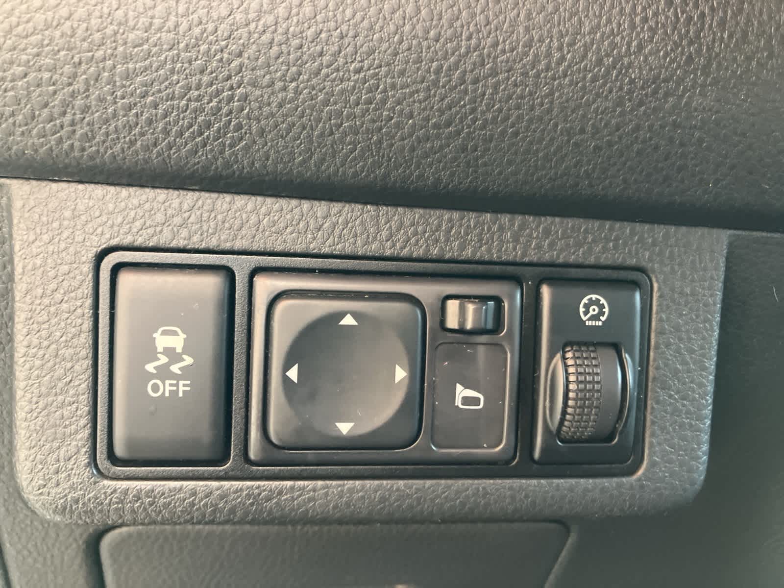 Thumbnail: 2012 Nissan Versa - 11