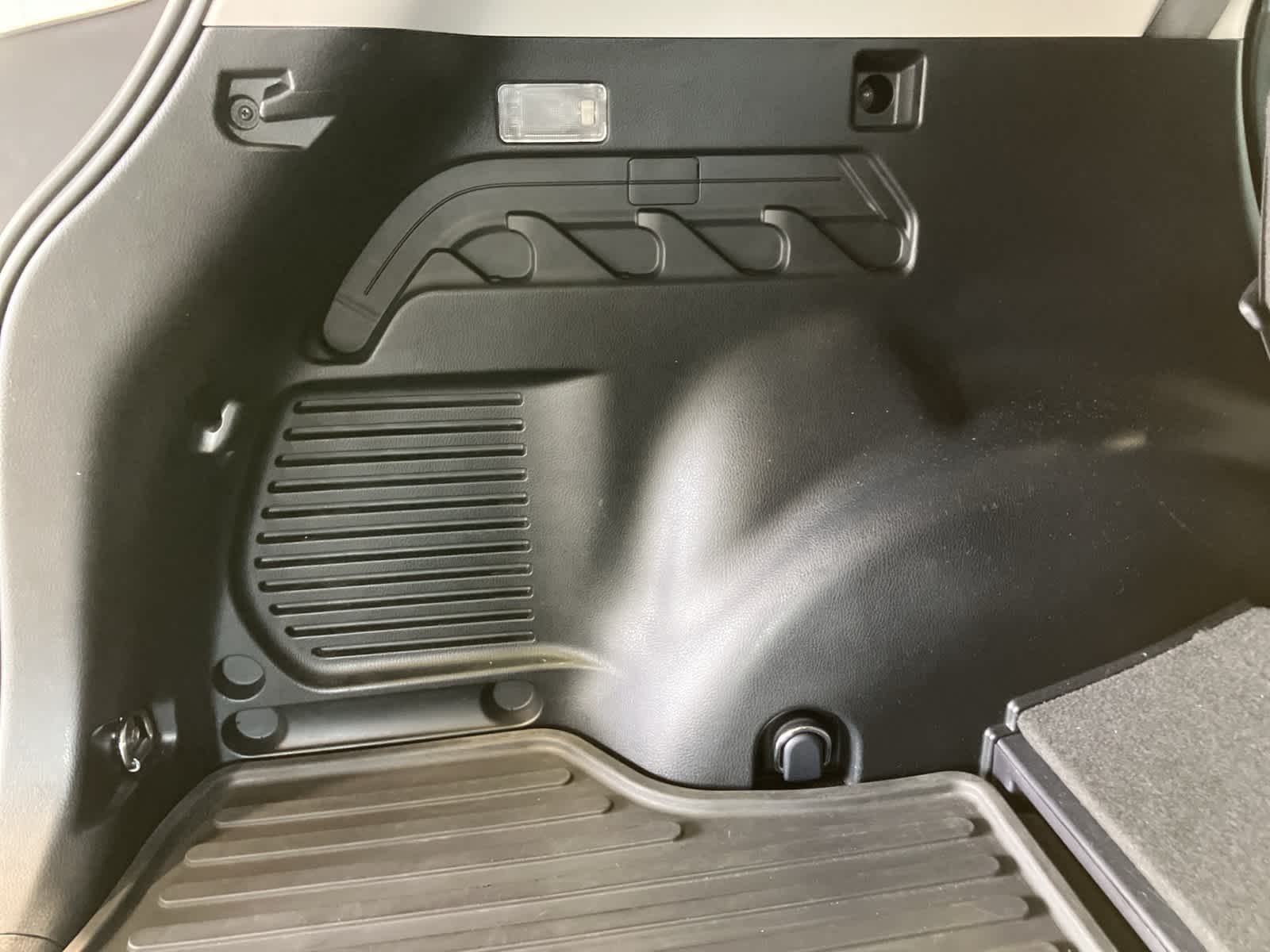 Thumbnail: 2017 Toyota RAV4 - 28