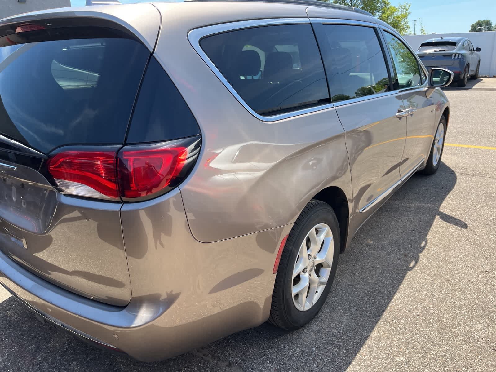 Thumbnail: 2017 Chrysler Pacifica - 12