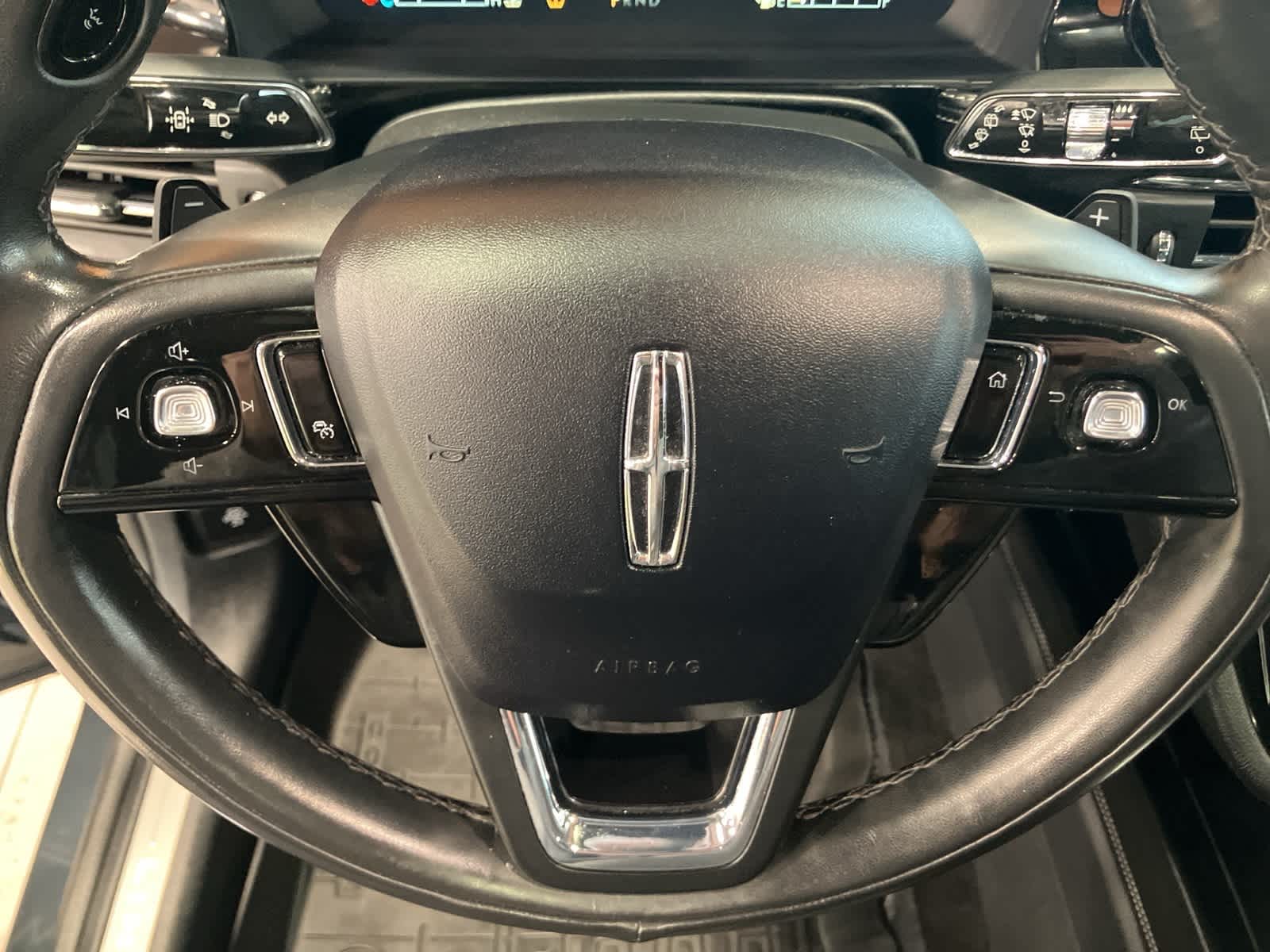 Thumbnail: 2022 Lincoln Corsair - 16