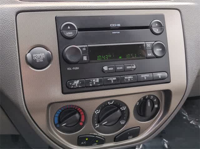 Thumbnail: 2005 Ford Focus - 28