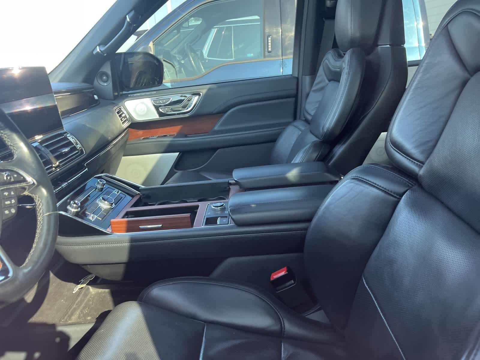 Thumbnail: 2023 Lincoln Navigator - 25