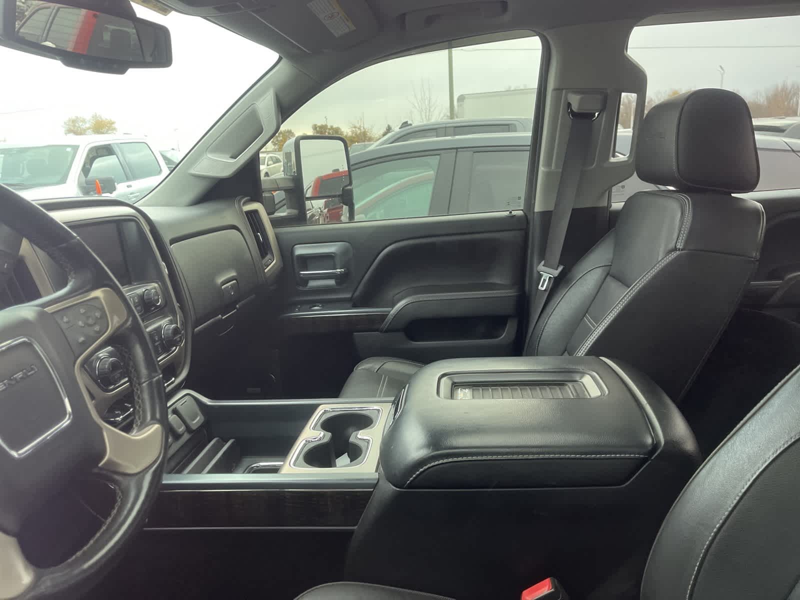 Thumbnail: 2016 GMC Sierra 2500 - 33