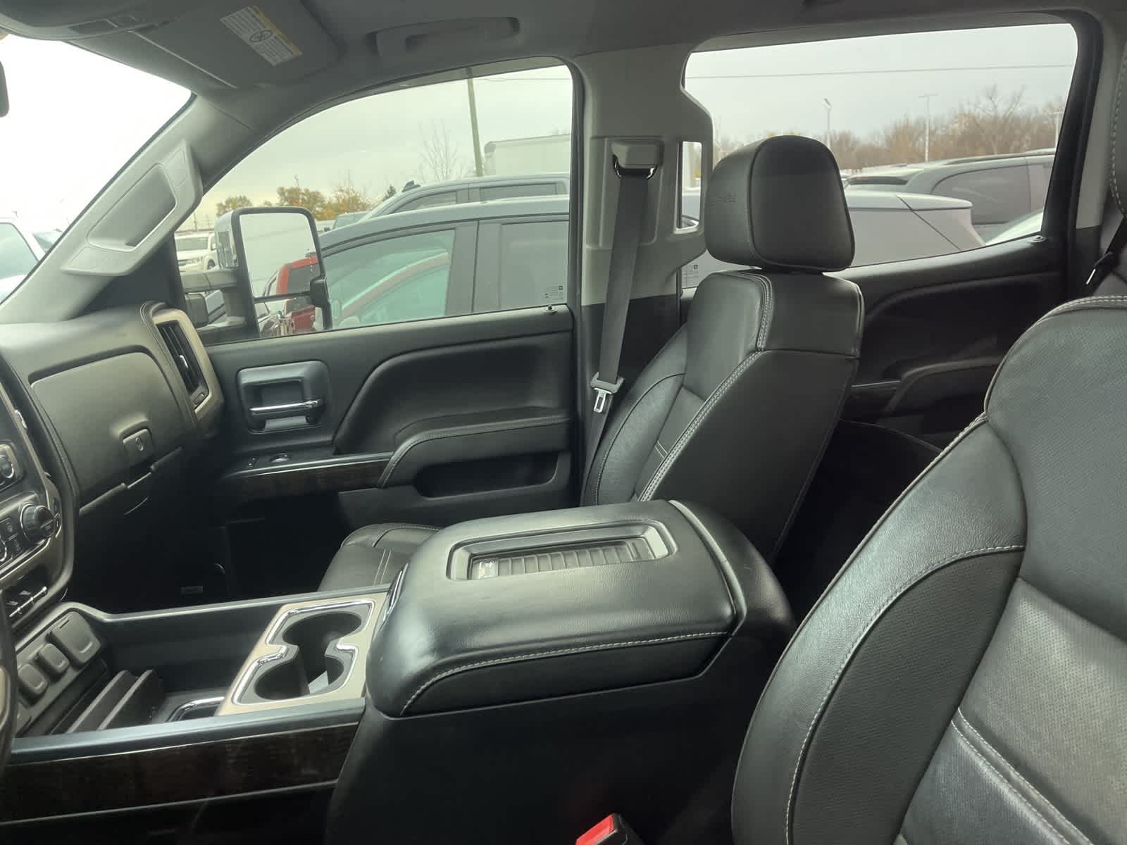 Thumbnail: 2016 GMC Sierra 2500 - 31