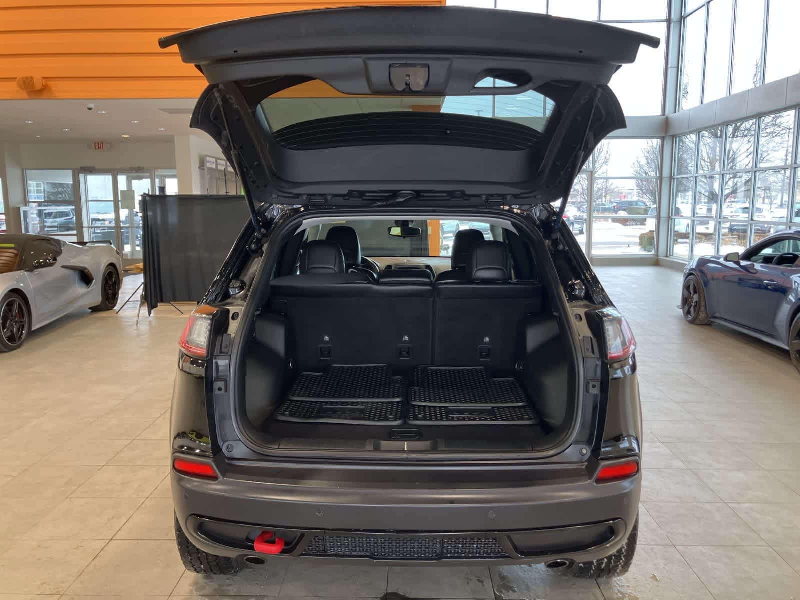 Thumbnail: 2020 Jeep Cherokee - 25