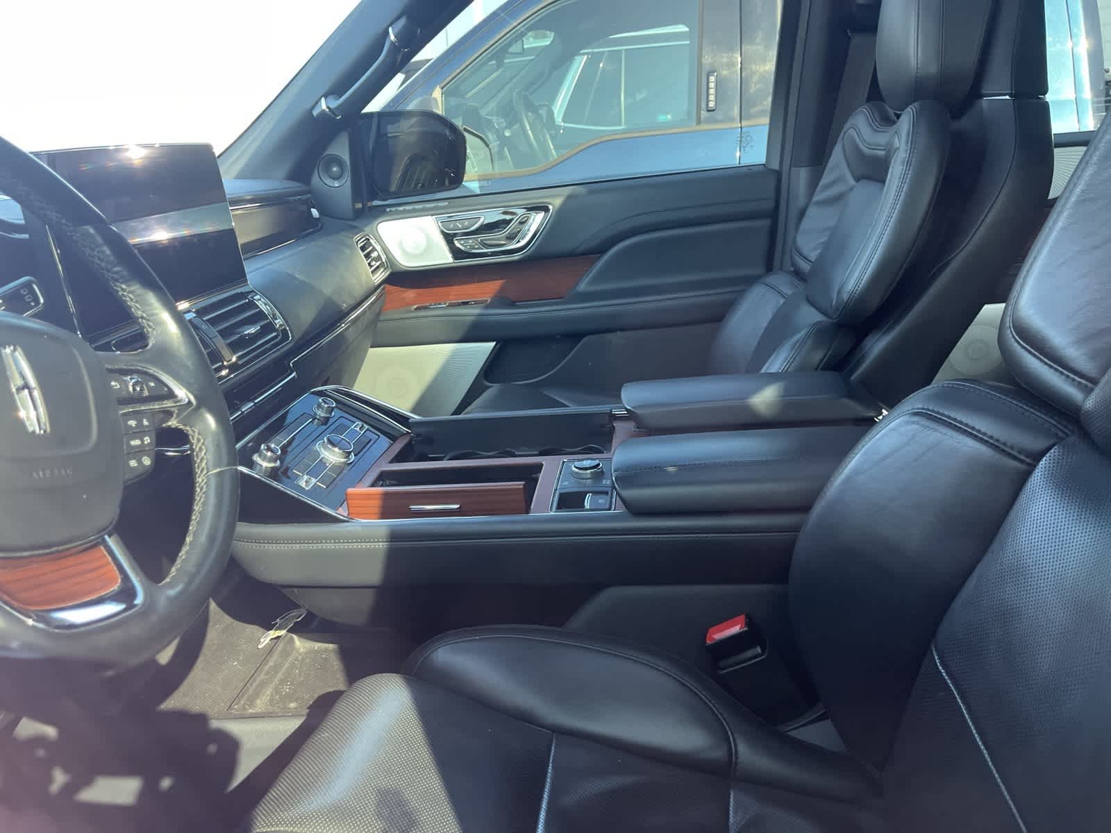 Thumbnail: 2023 Lincoln Navigator - 26