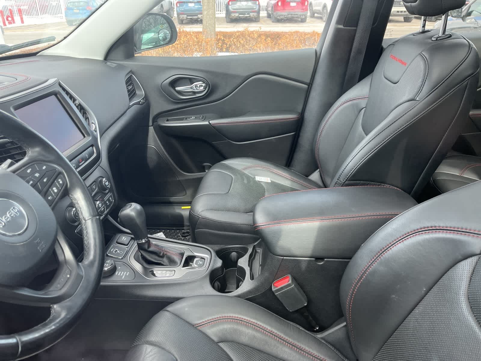 Thumbnail: 2020 Jeep Cherokee - 32