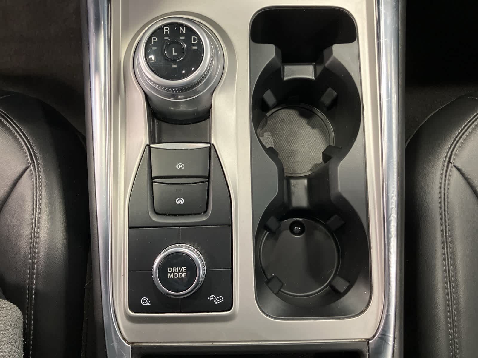 Thumbnail: 2022 Ford Explorer - 16